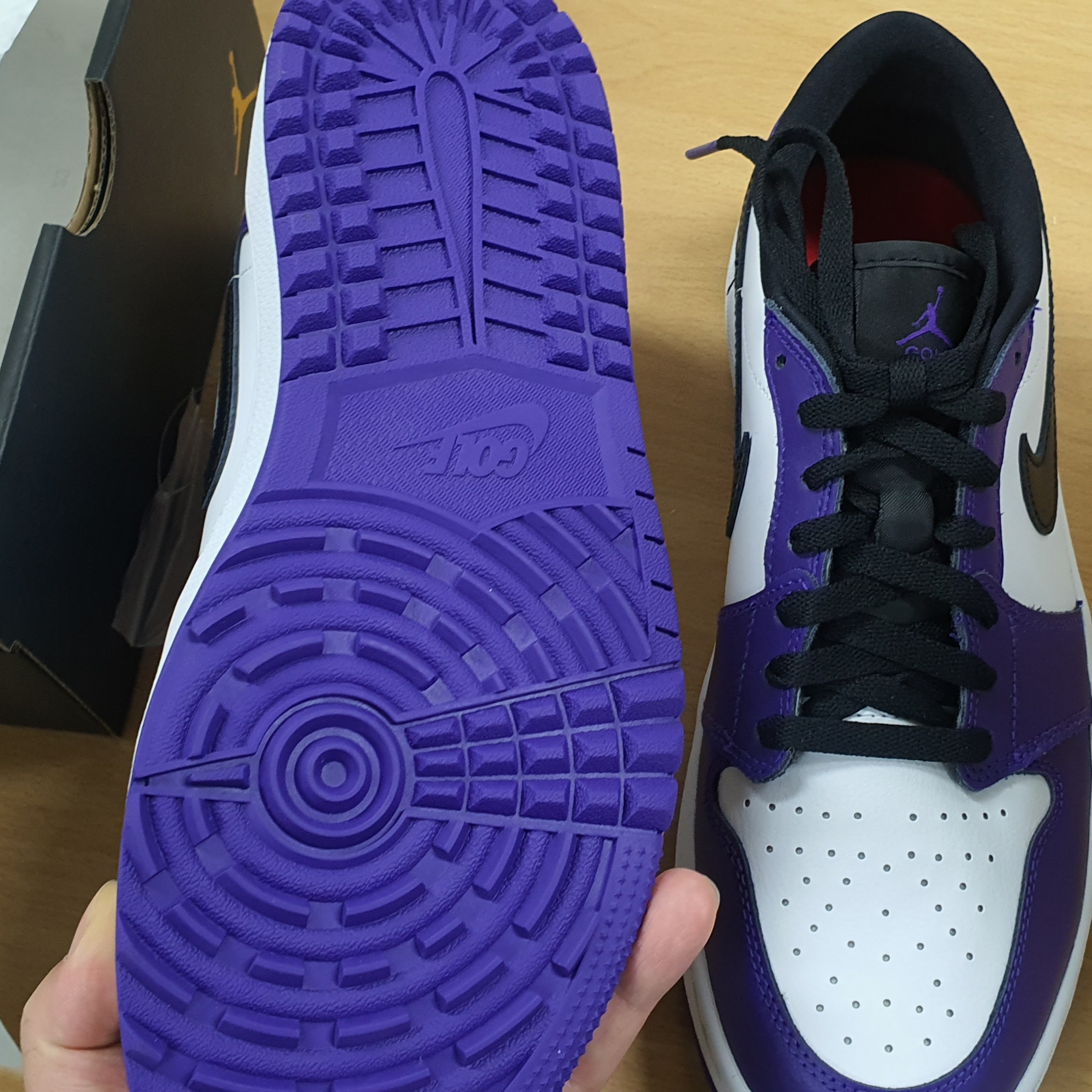 Jordan 1 Low Golf Court Purple 착용 스타일 - 1