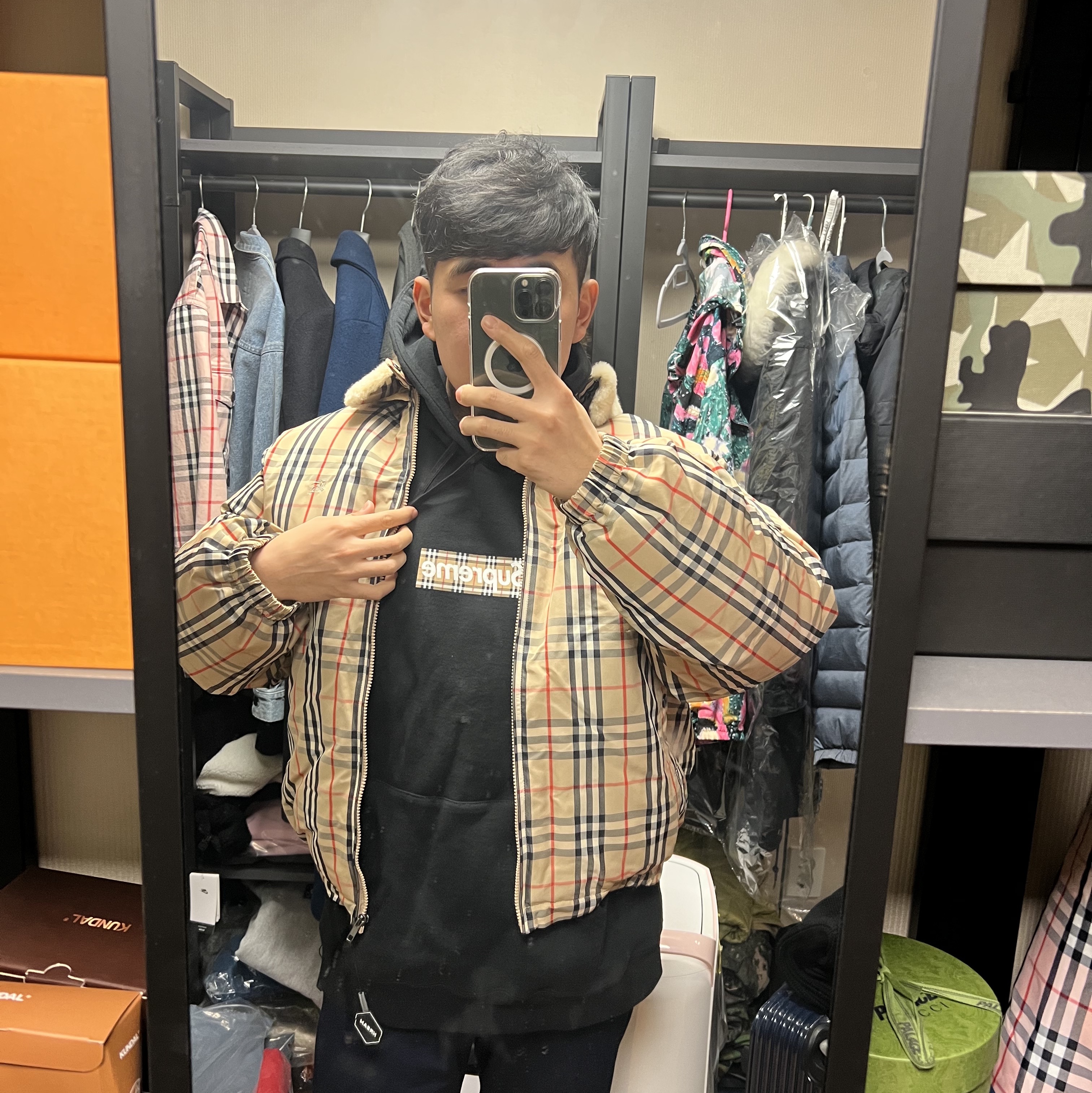 Supreme x Burberry Box Logo Hooded Sweatshirt Black - 22SS, Supreme x Burberry Shearling Collar Down Puffer Jacket Beige - 22SS 착용 스타일