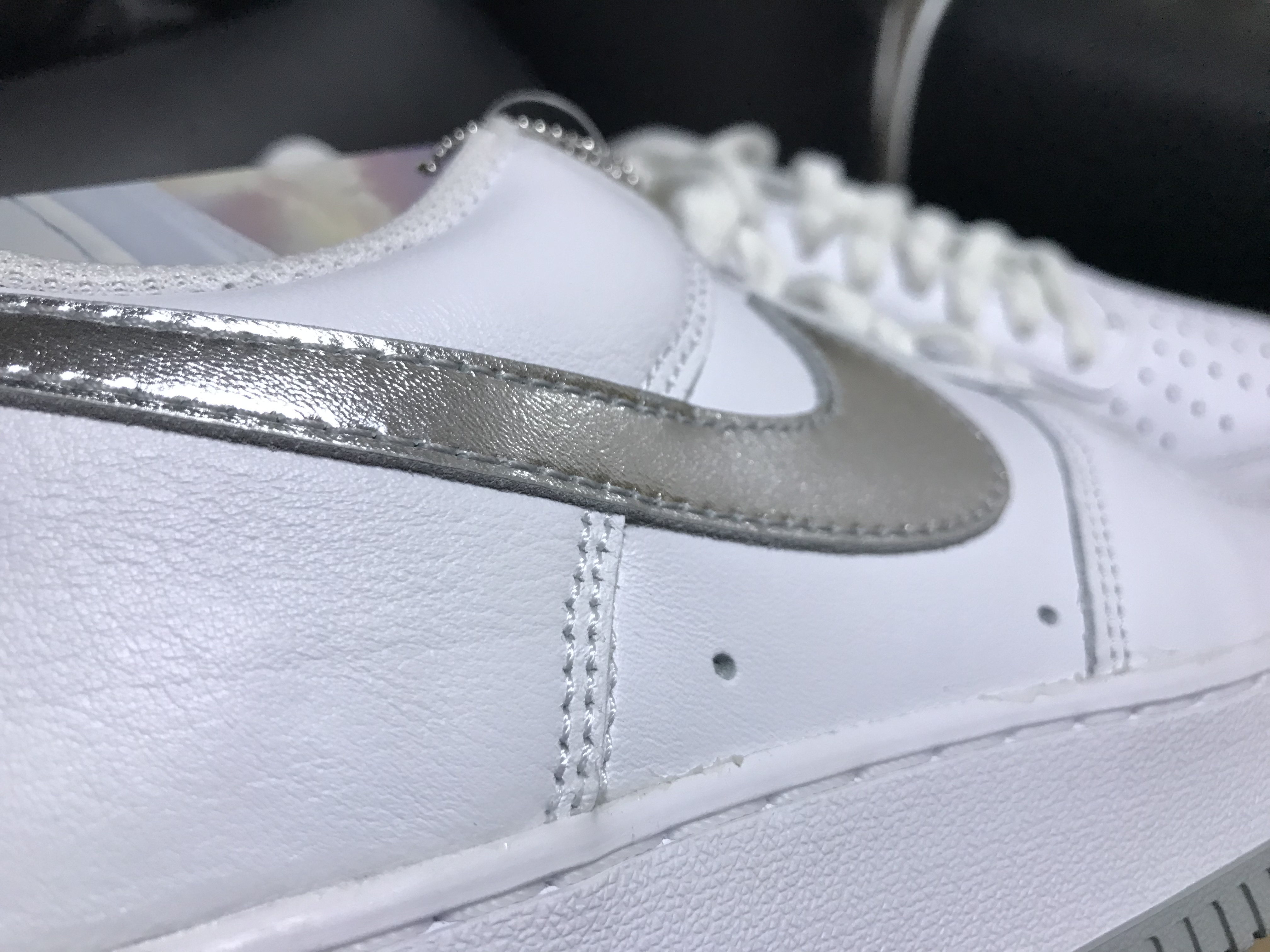Nike Air Force 1 Low Retro Color of the Month White Metallic Silver 착용 스타일 - 3
