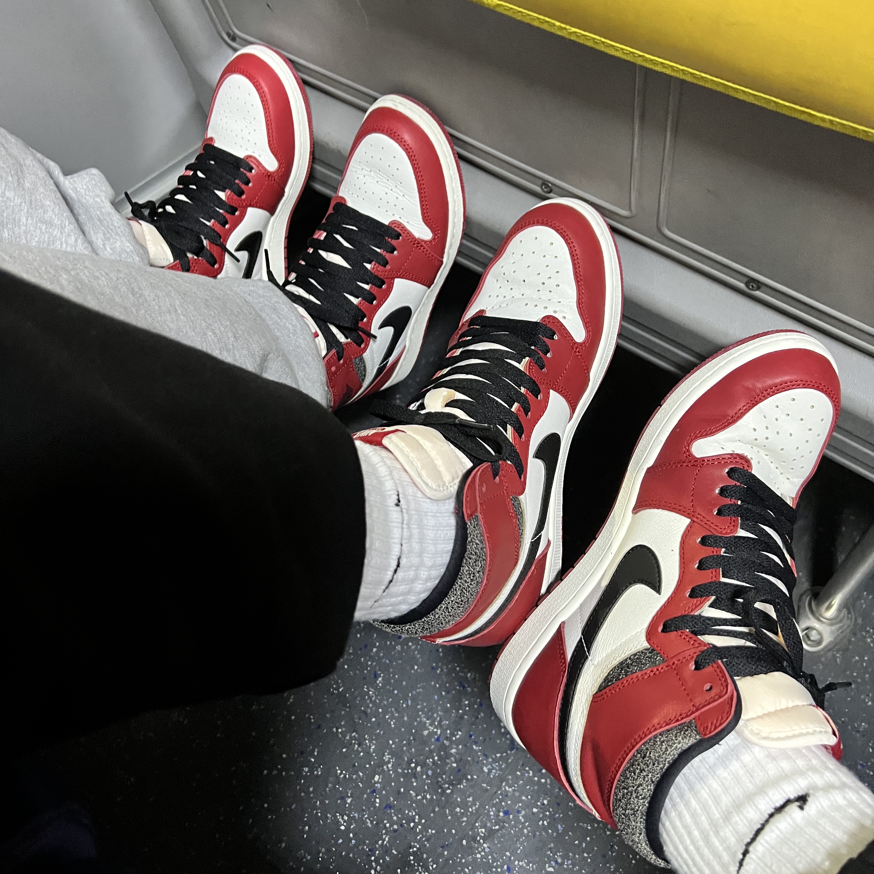 Jordan 1 Retro High OG Chicago 2022, (GS) Jordan 1 Retro High OG Chicago 2022 착용 스타일