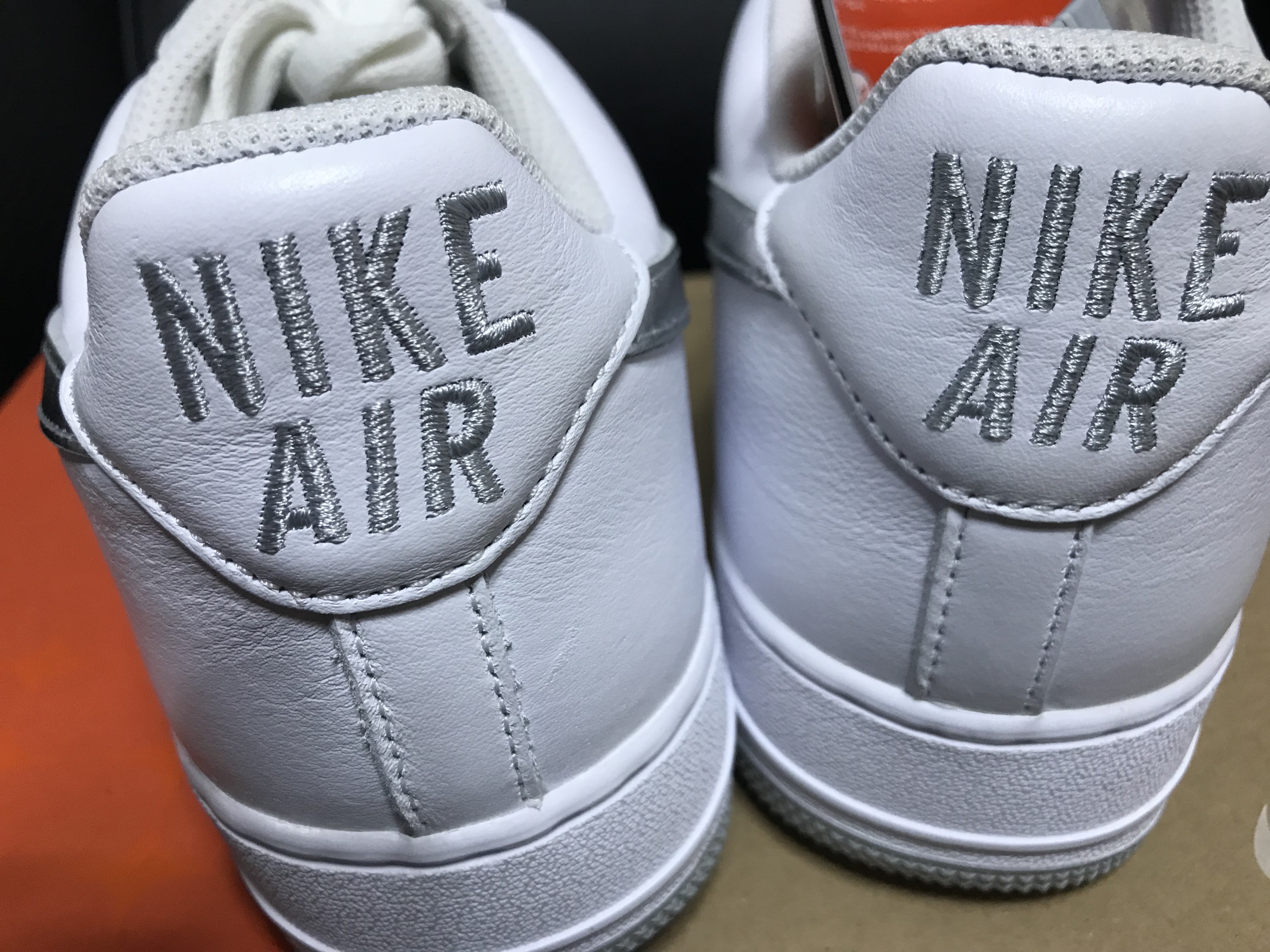 Nike Air Force 1 Low Retro Color of the Month White Metallic Silver 착용 스타일 - 1