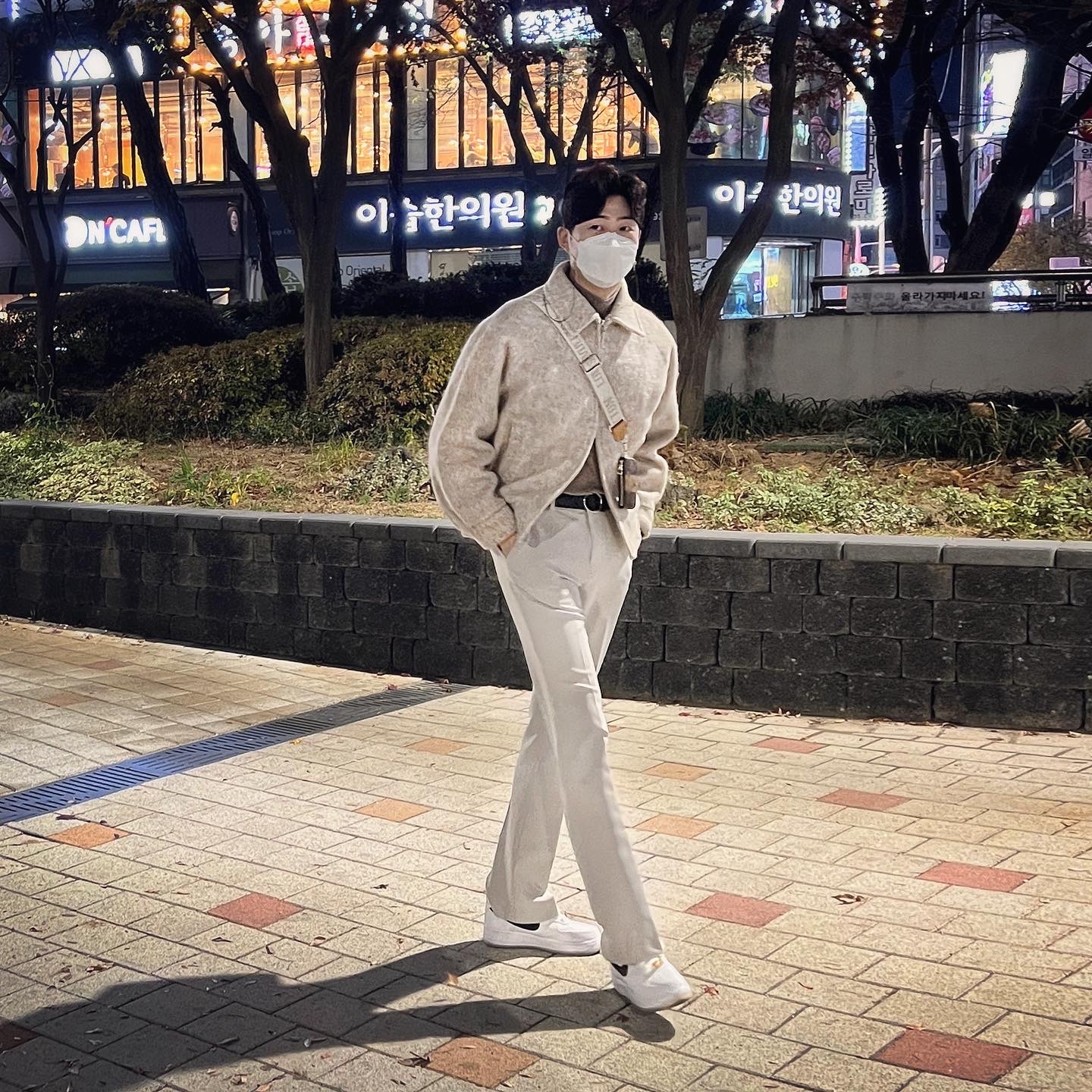 Louis Vuitton x Nigo Trio Messenger Marron, Nike Air Force 1 '07 PRM Bronx Origins 착용 스타일 - 4