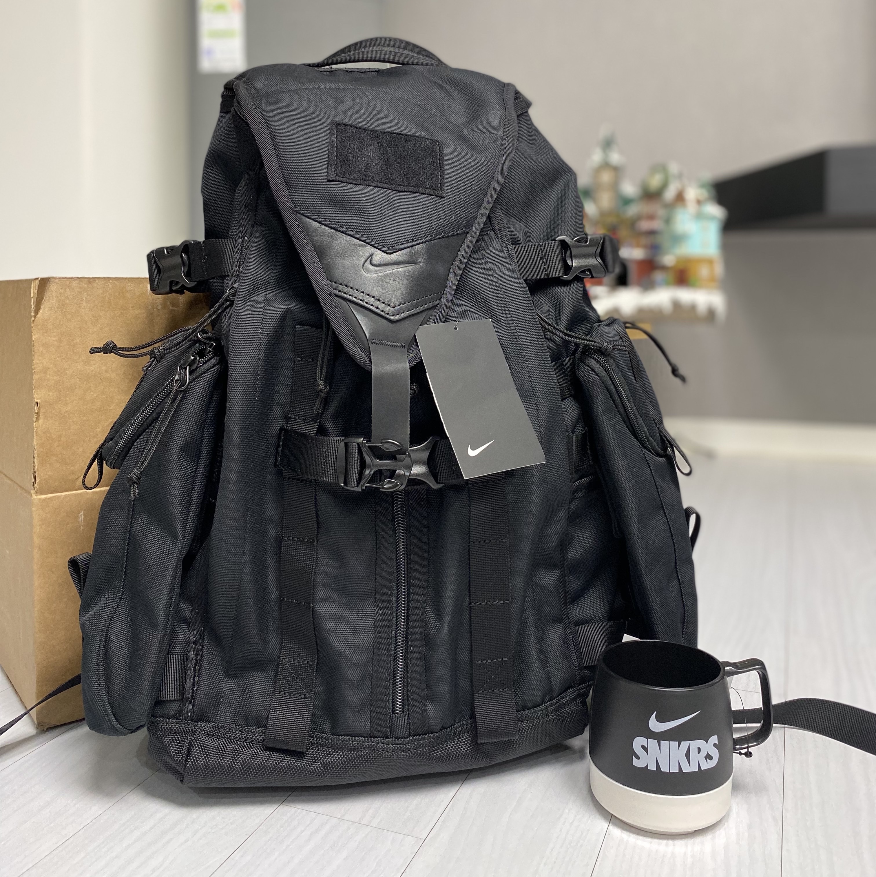Helinox x Nike SNKRS Lounge Souvenir Dinex Mug White Black 착용 스타일 - 1