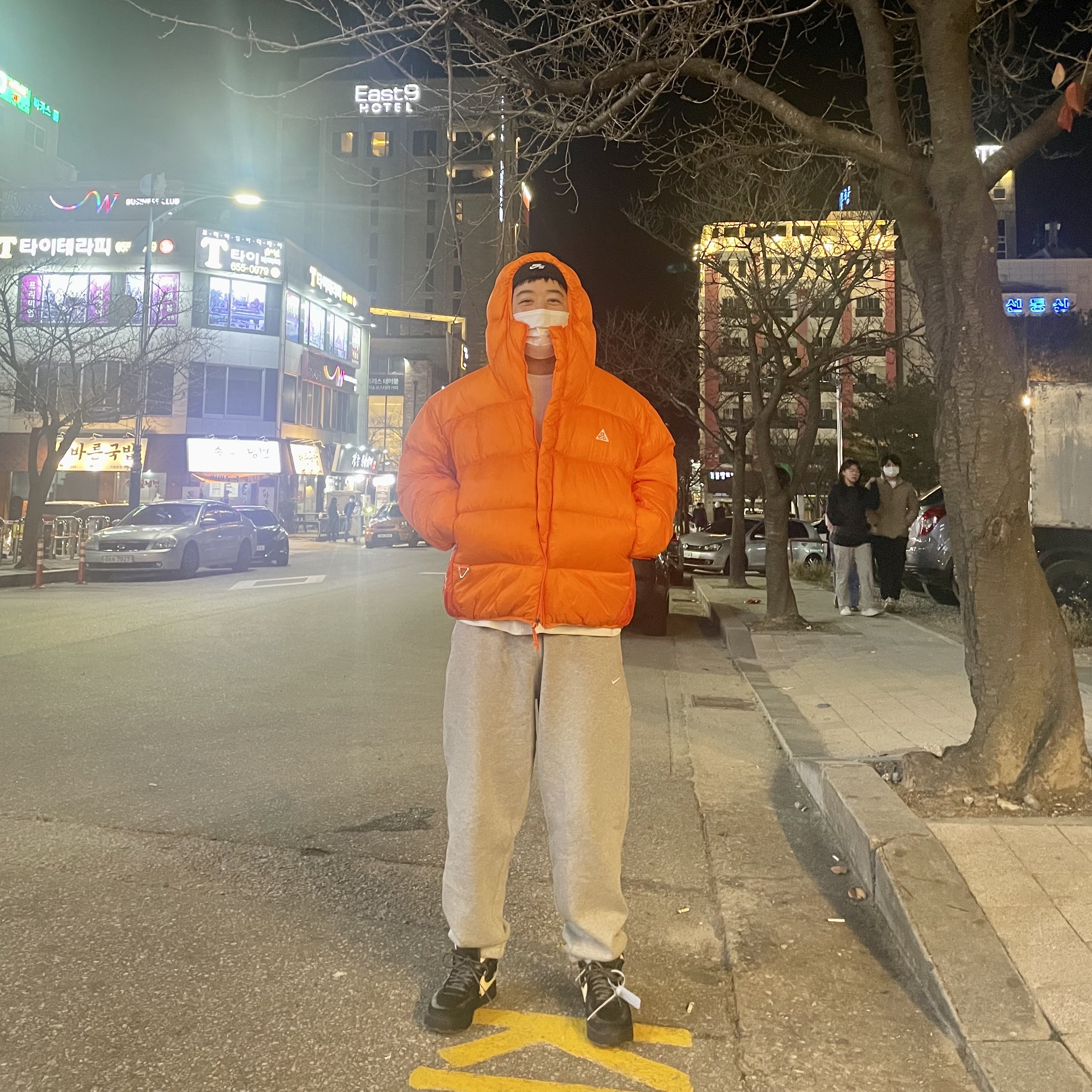 Nike ACG Therma-Fit ADV Lunar Lake Puffer Jacket Safety Orange - Asia, Nike x Off-White Air Force 1 Low Black White 착용 스타일