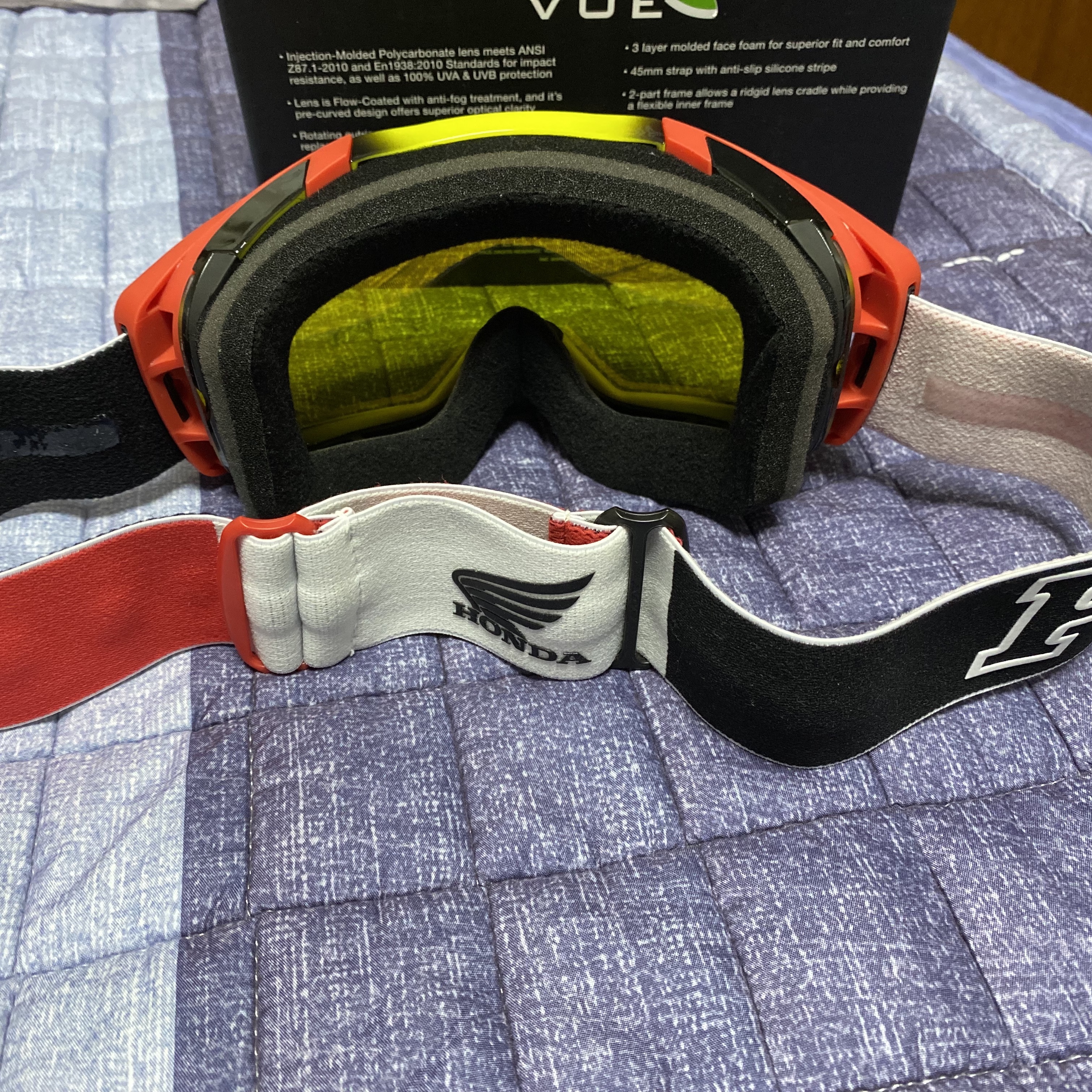 Supreme x Honda x Fox Racing Vue Goggle Red - 19FW 착용 스타일 - 3