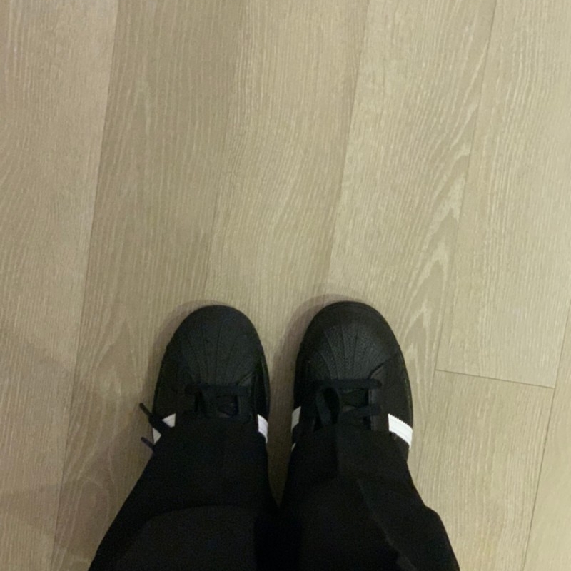 (J) Adidas Superstar Black White 착용 스타일 - 2
