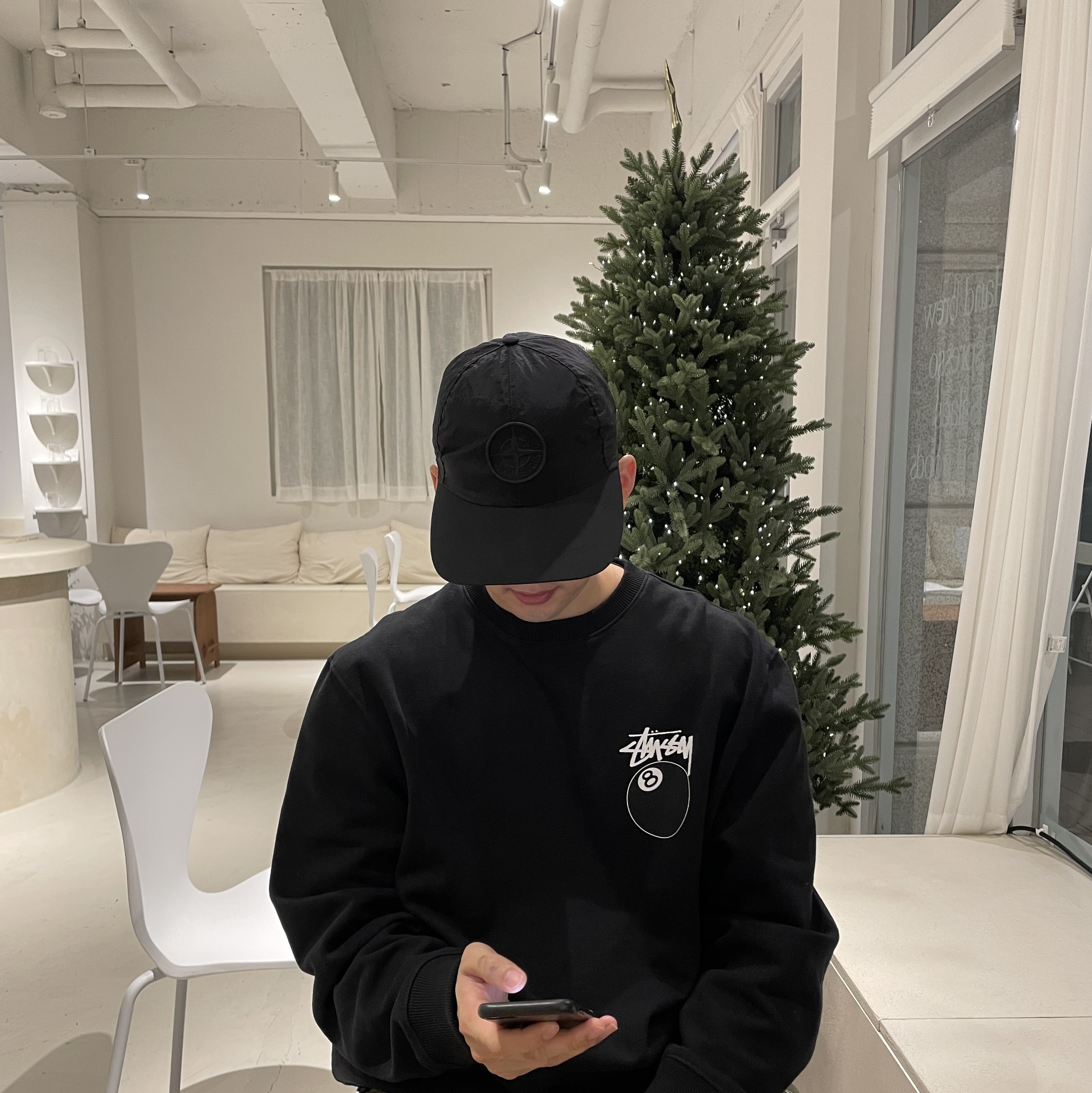 Stussy 8 Ball Crew Black - 21FW, Nike x Supreme Air Humara 17 Black 착용 스타일 - 1