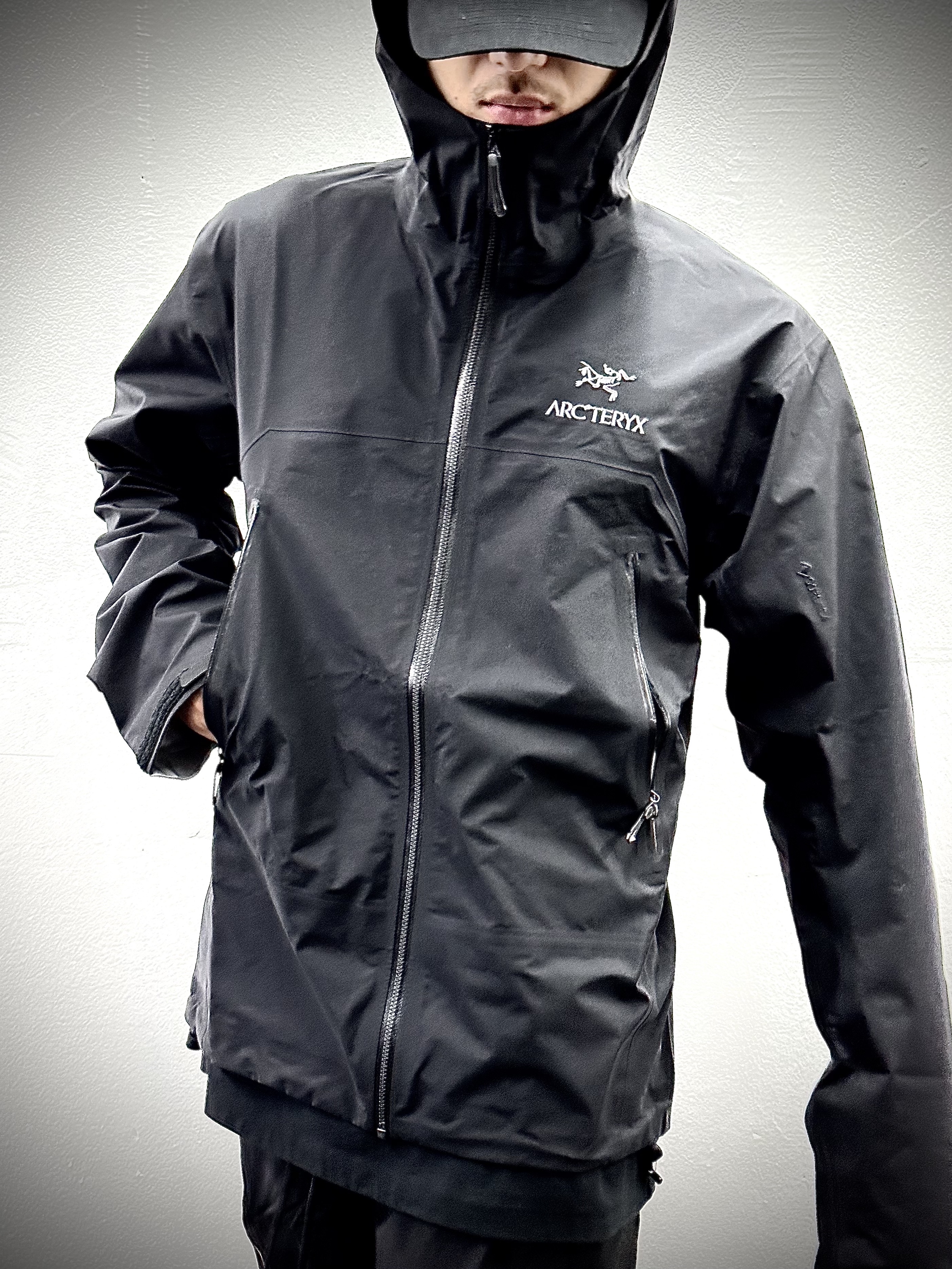 Arc'teryx Beta LT Jacket Black 착용 스타일
