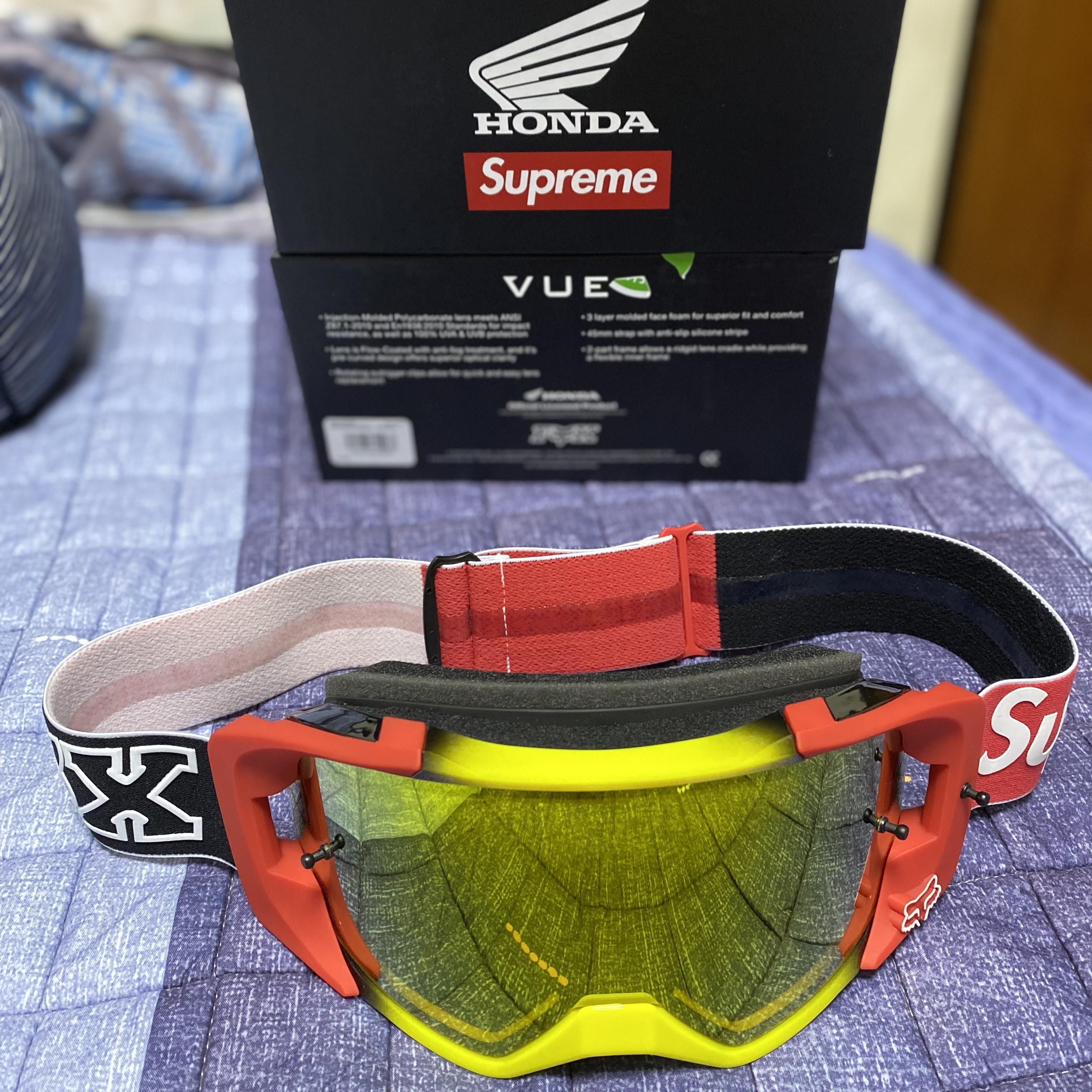 Supreme x Honda x Fox Racing Vue Goggle Red - 19FW 착용 스타일 - 1