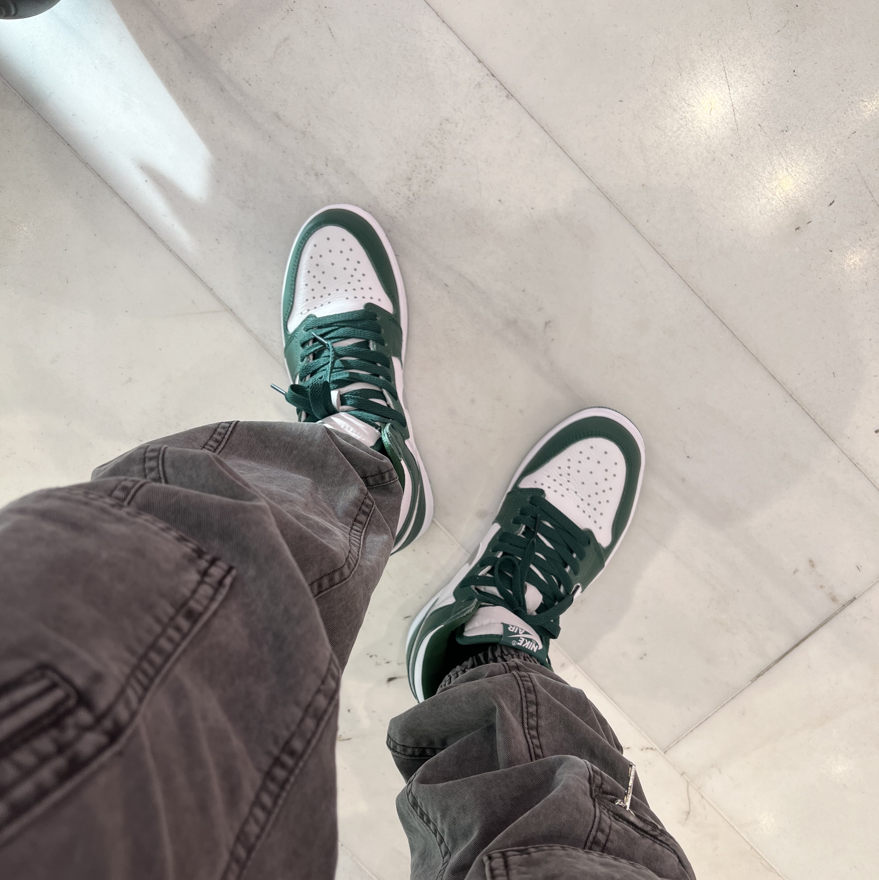 Jordan 1 Retro High OG Gorge Green, Juun.J Detachable Hood MA-1 Jumper Black - 22FW 착용 스타일 - 3