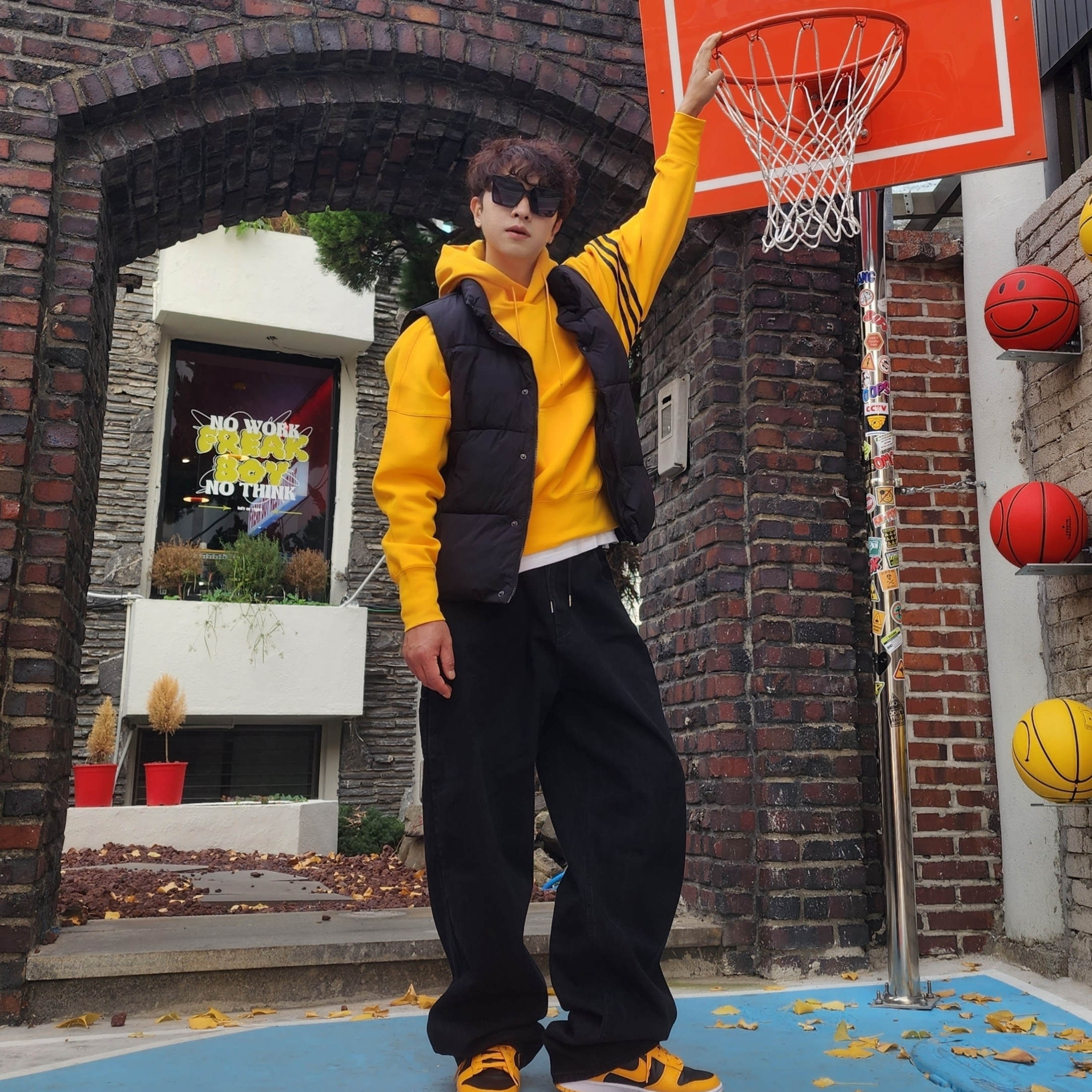 Nike Dunk Low Retro Championship Goldenrod 착용 스타일 - 1