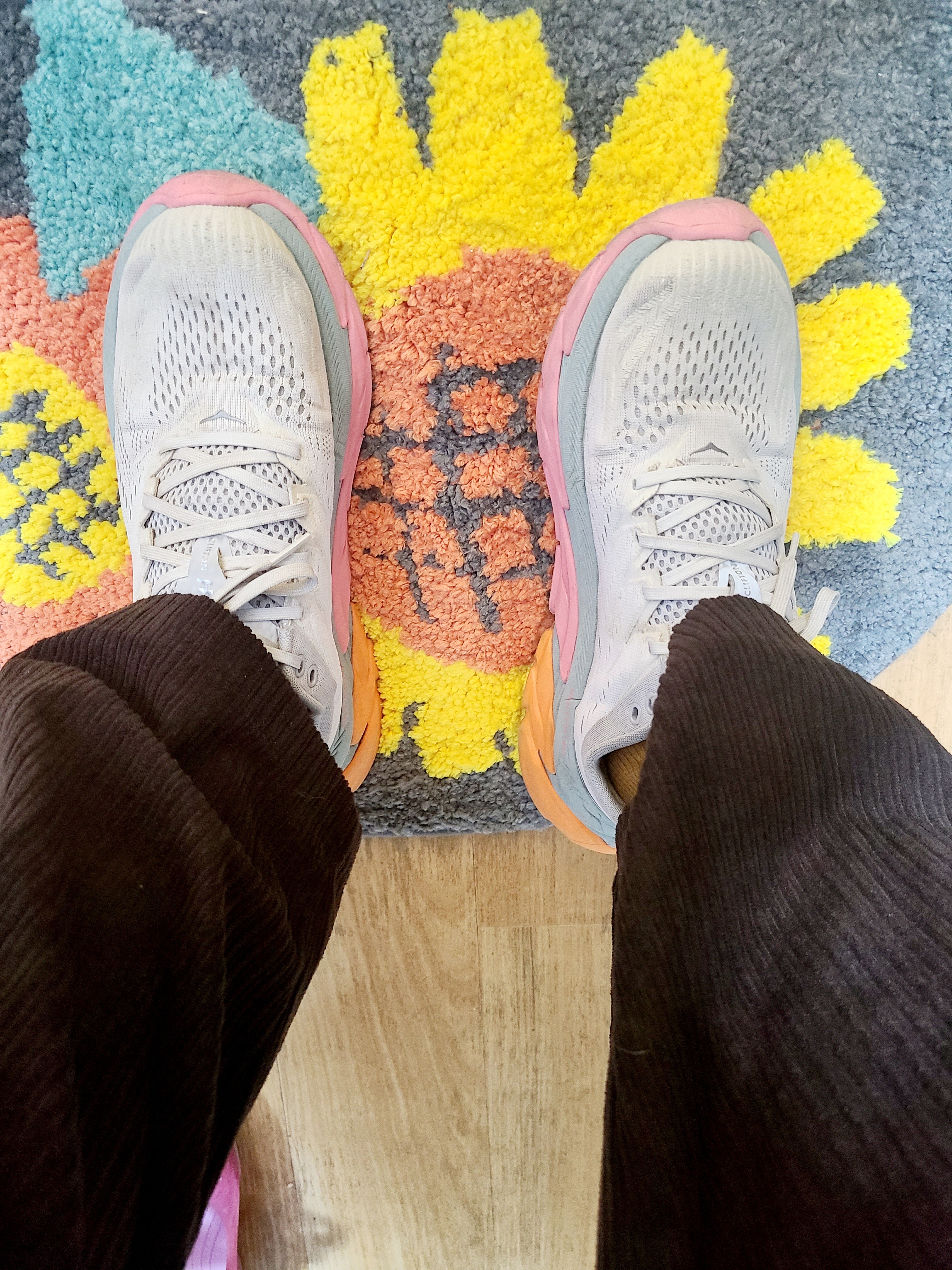 Arc'teryx Atom AR Hoody Relic, (W) Hoka Clifton Edge Nimbus Cloud Lunar Rock 착용 스타일 - 3