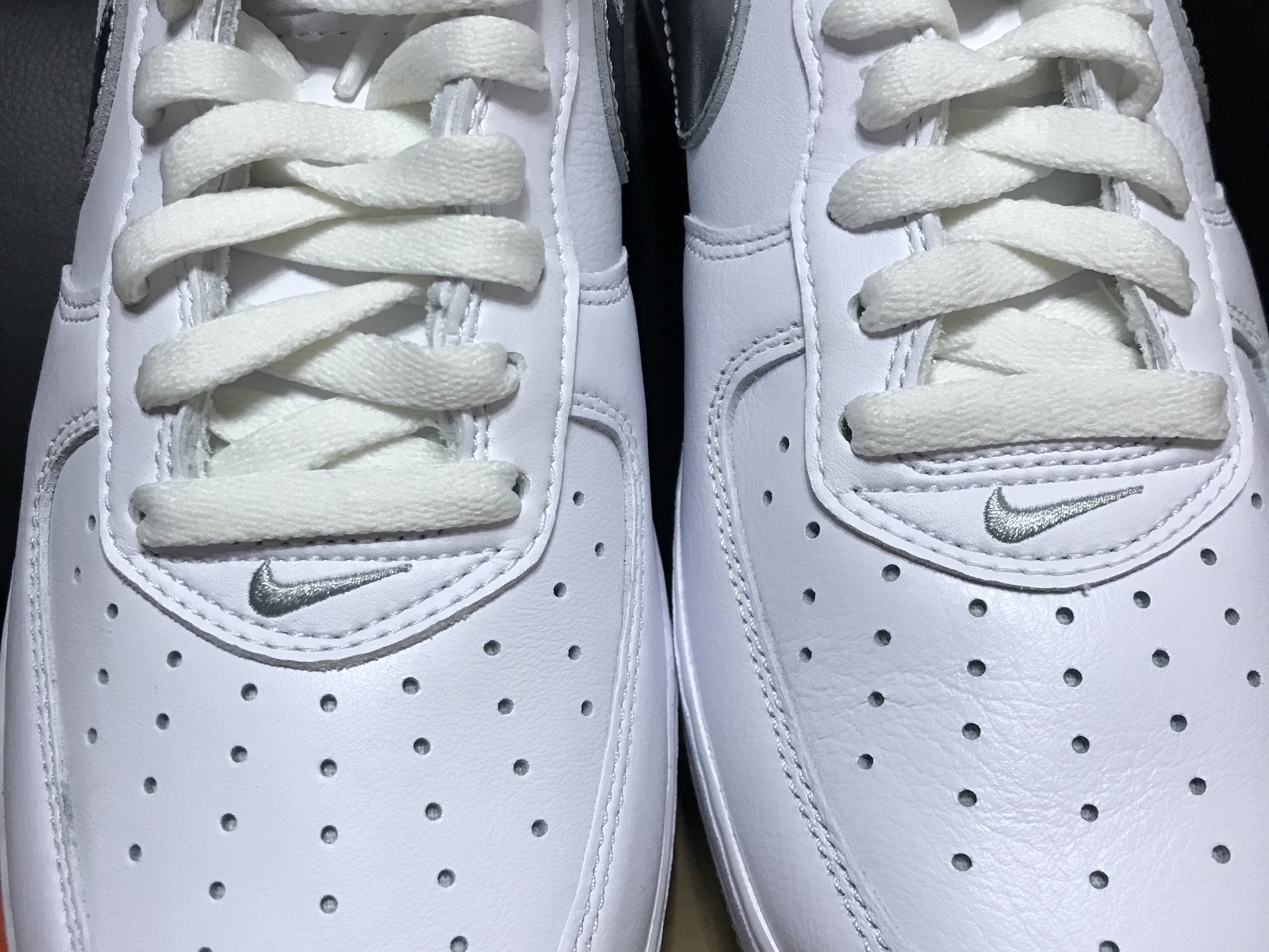 Nike Air Force 1 Low Retro Color of the Month White Metallic Silver 착용 스타일 - 2