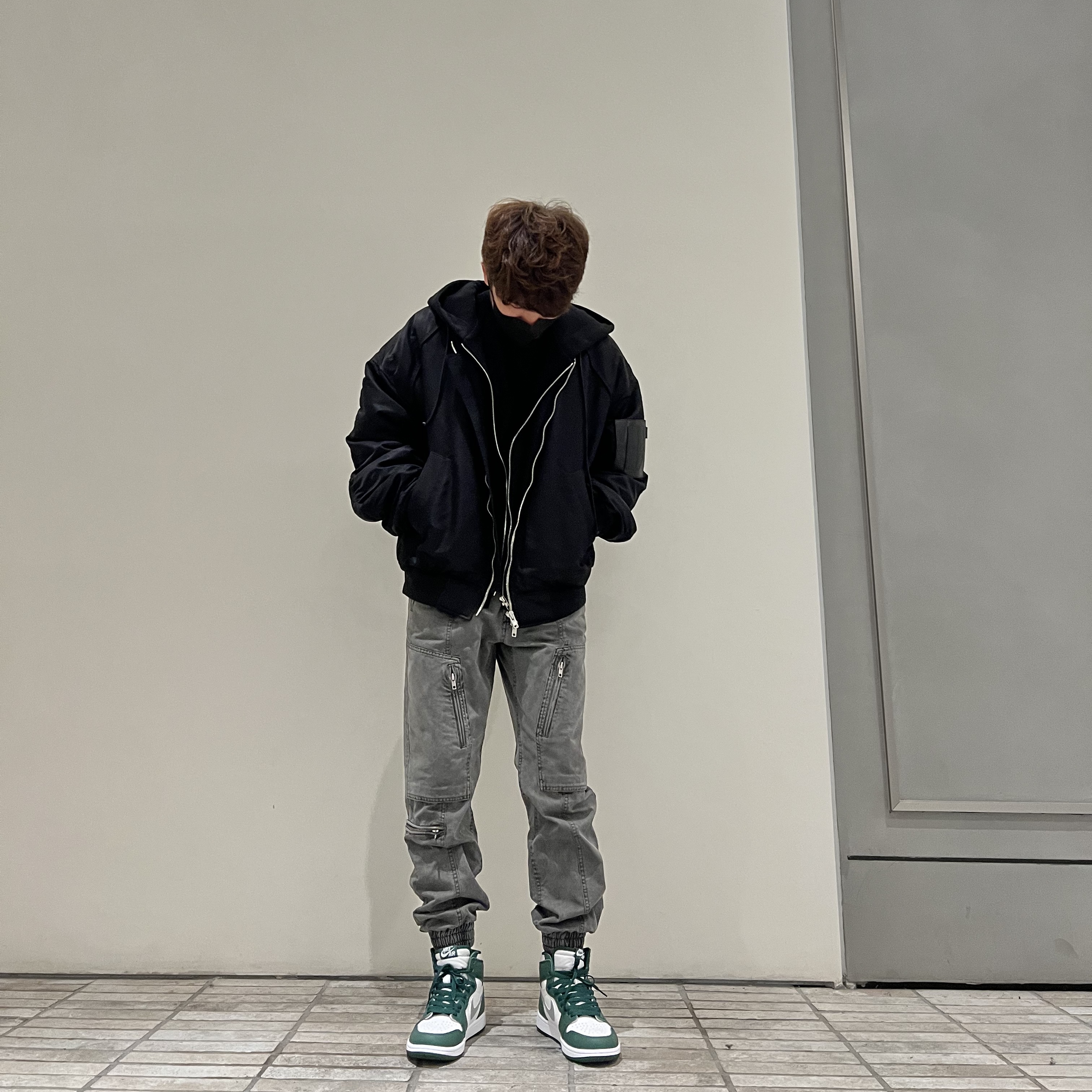 Jordan 1 Retro High OG Gorge Green, Juun.J Detachable Hood MA-1 Jumper Black - 22FW 착용 스타일 - 2