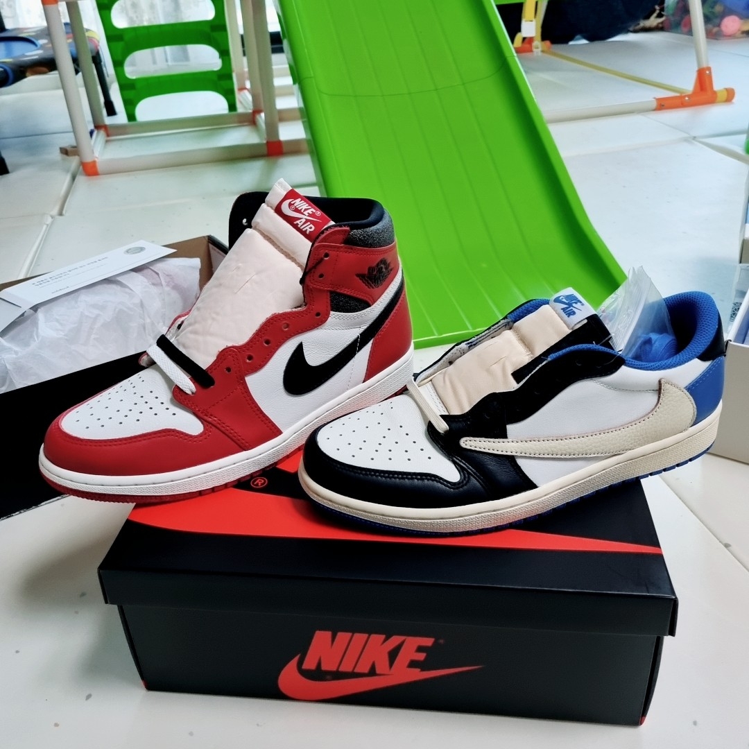Jordan 1 Retro High OG Chicago 2022, Jordan 1 x Travis Scott x Fragment Retro Low OG SP Military Blue 착용 스타일 - 1