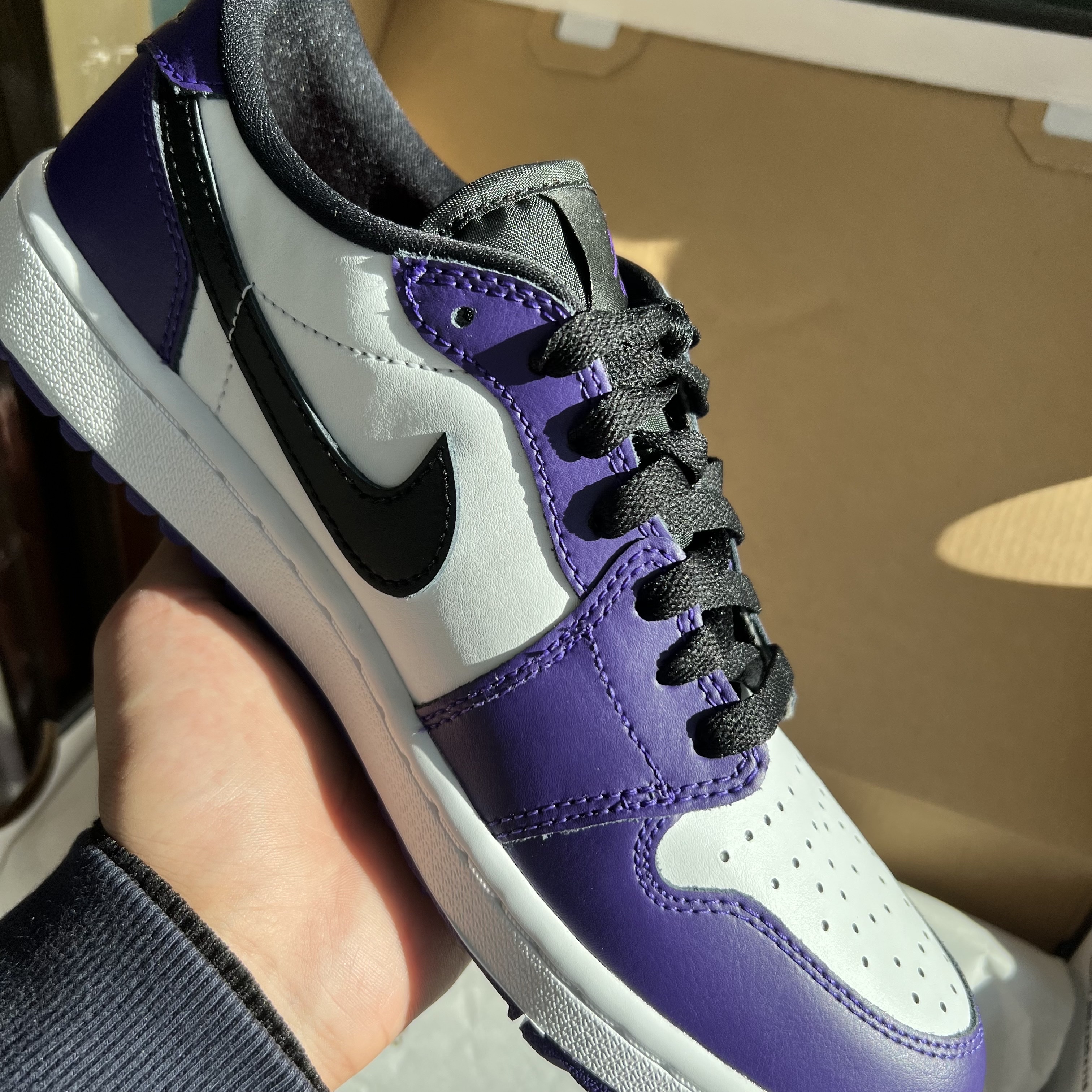 Jordan 1 Low Golf Court Purple 착용 스타일 - 1