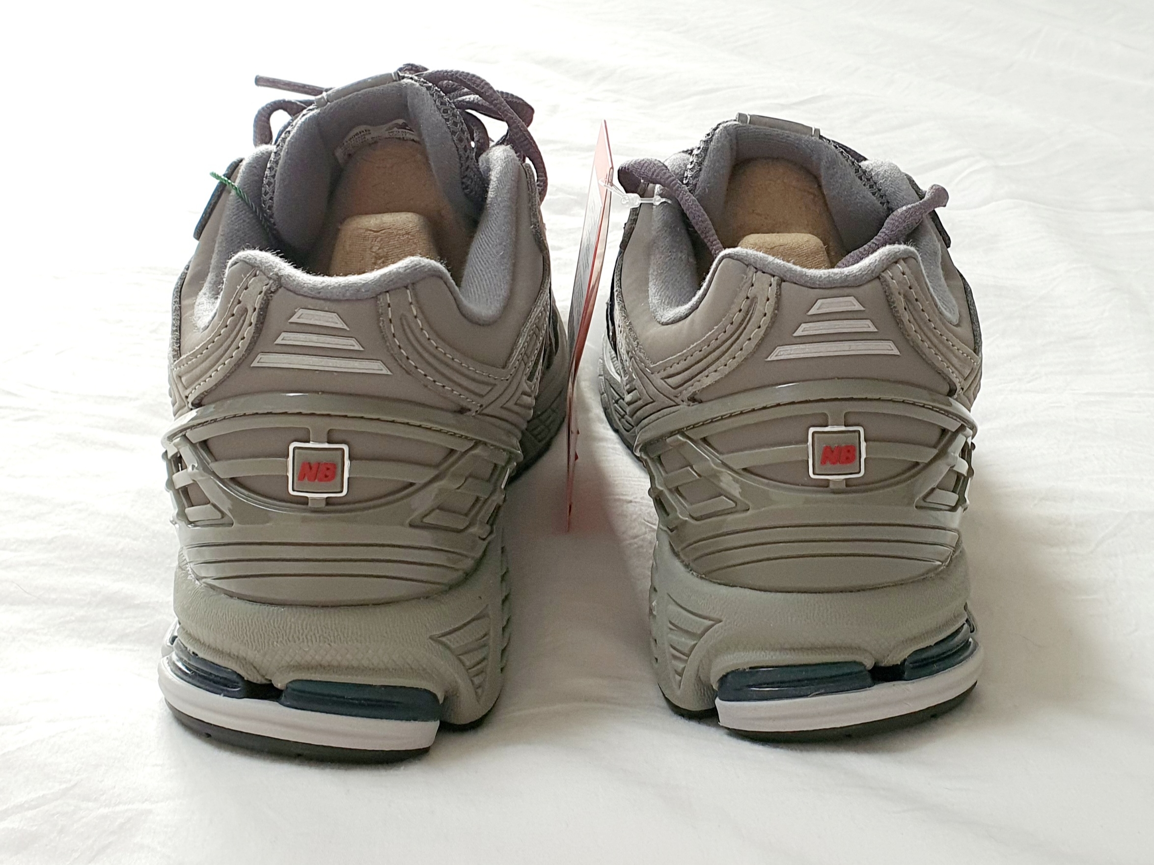 New Balance 1906R Charcoal Grey 착용 스타일 - 5