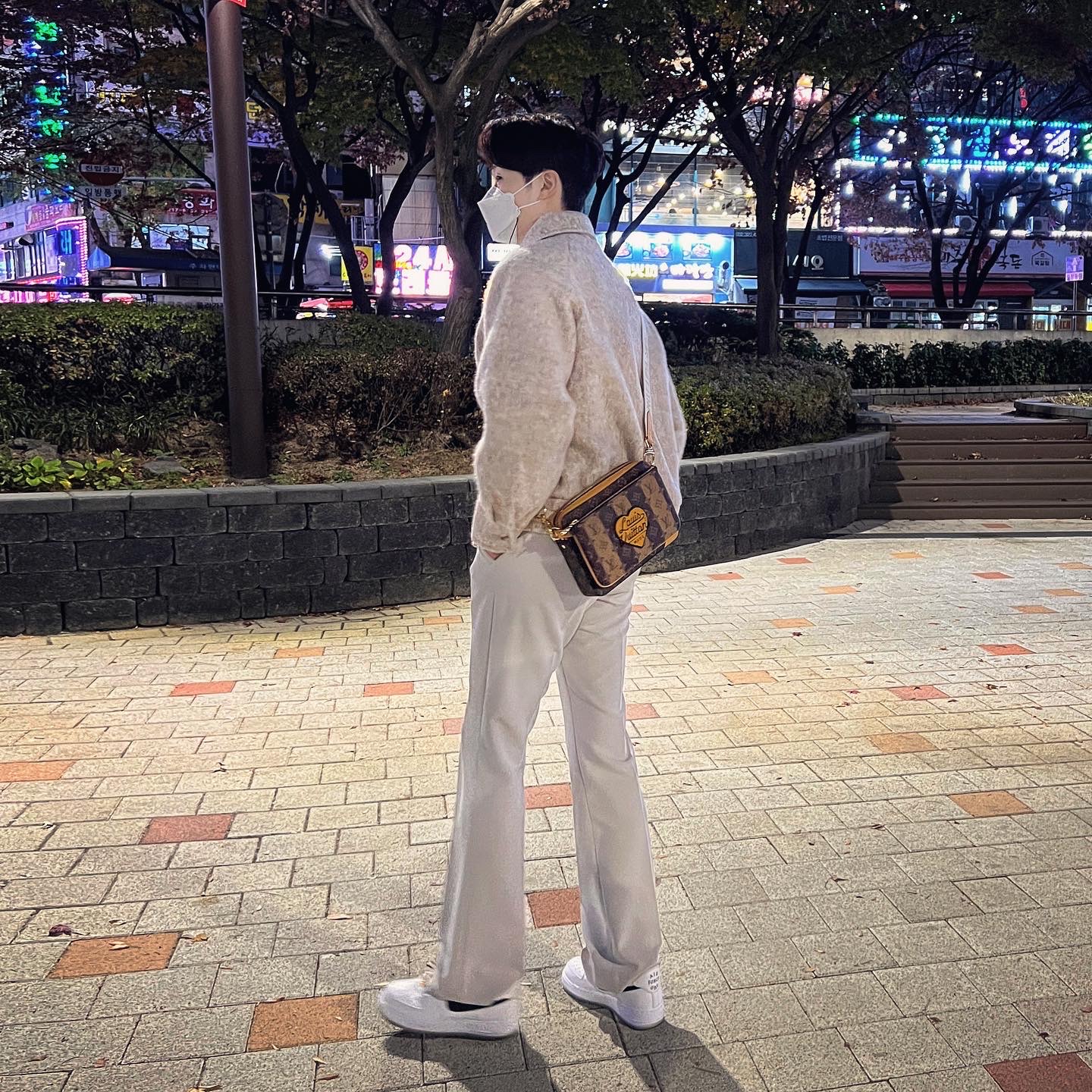 Louis Vuitton x Nigo Trio Messenger Marron, Nike Air Force 1 '07 PRM Bronx Origins 착용 스타일 - 5