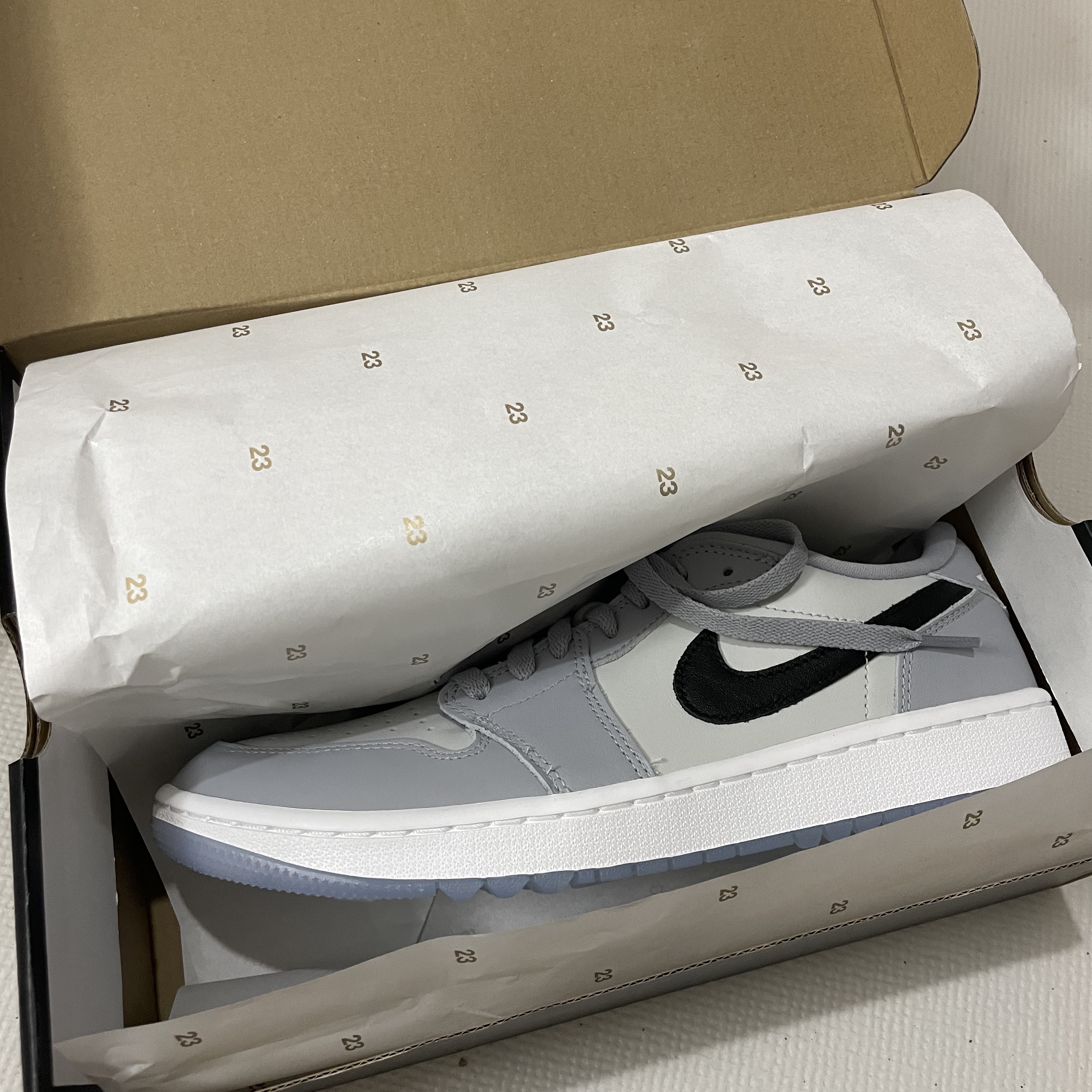 Jordan 1 Low Golf Wolf Grey 착용 스타일 - 3