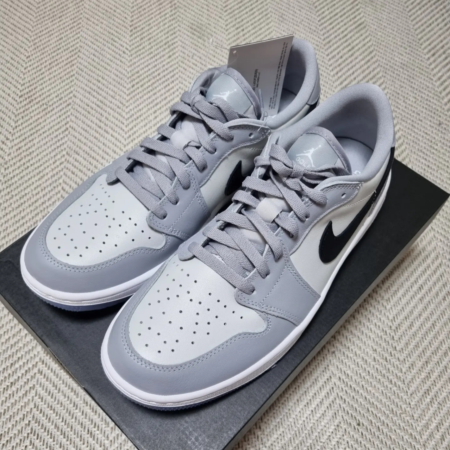 Jordan 1 Low Golf Wolf Grey 착용 스타일 - 3