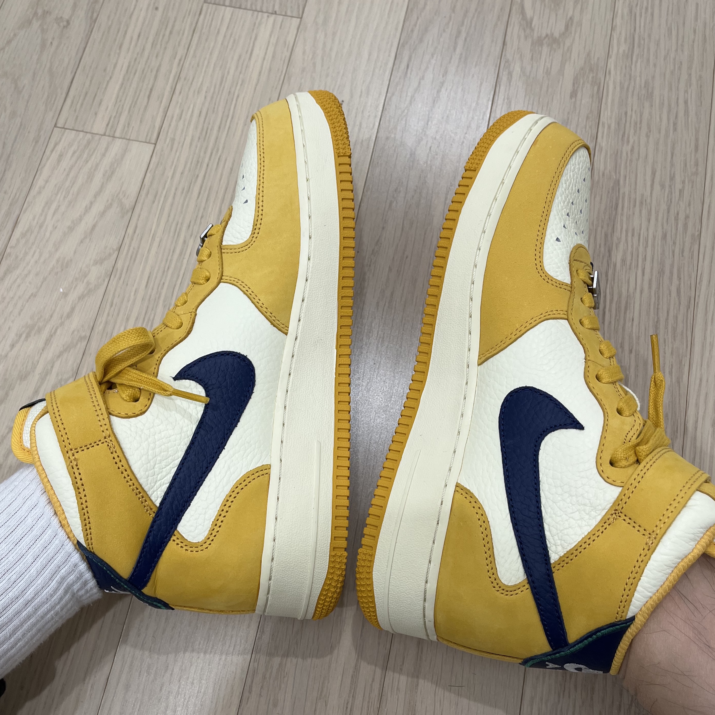 Nike Air Force 1 Mid Paris 착용 스타일 - 2
