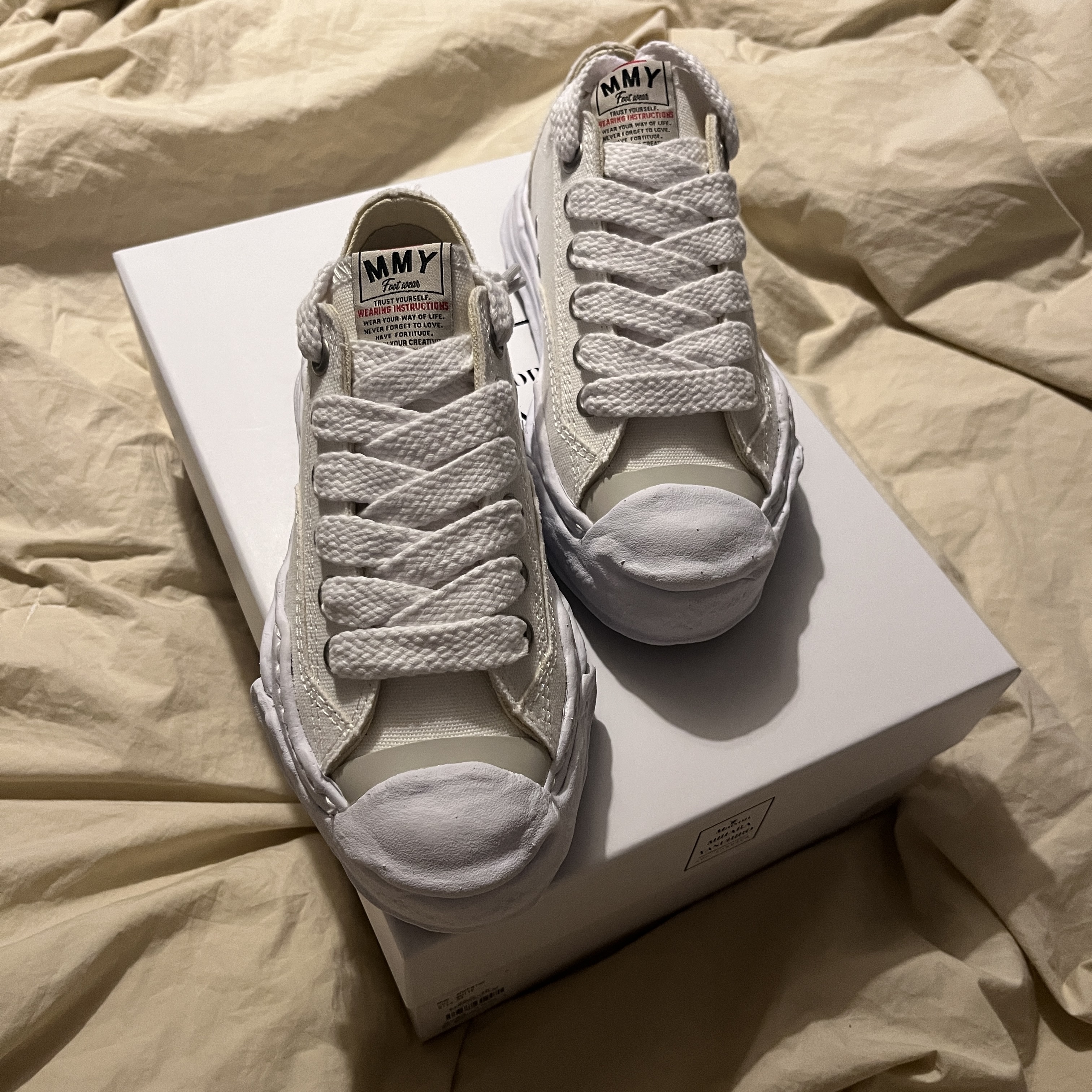 Maison Mihara Yasuhiro Hank OG Sole Canvas Low-top Sneakers White 착용 스타일