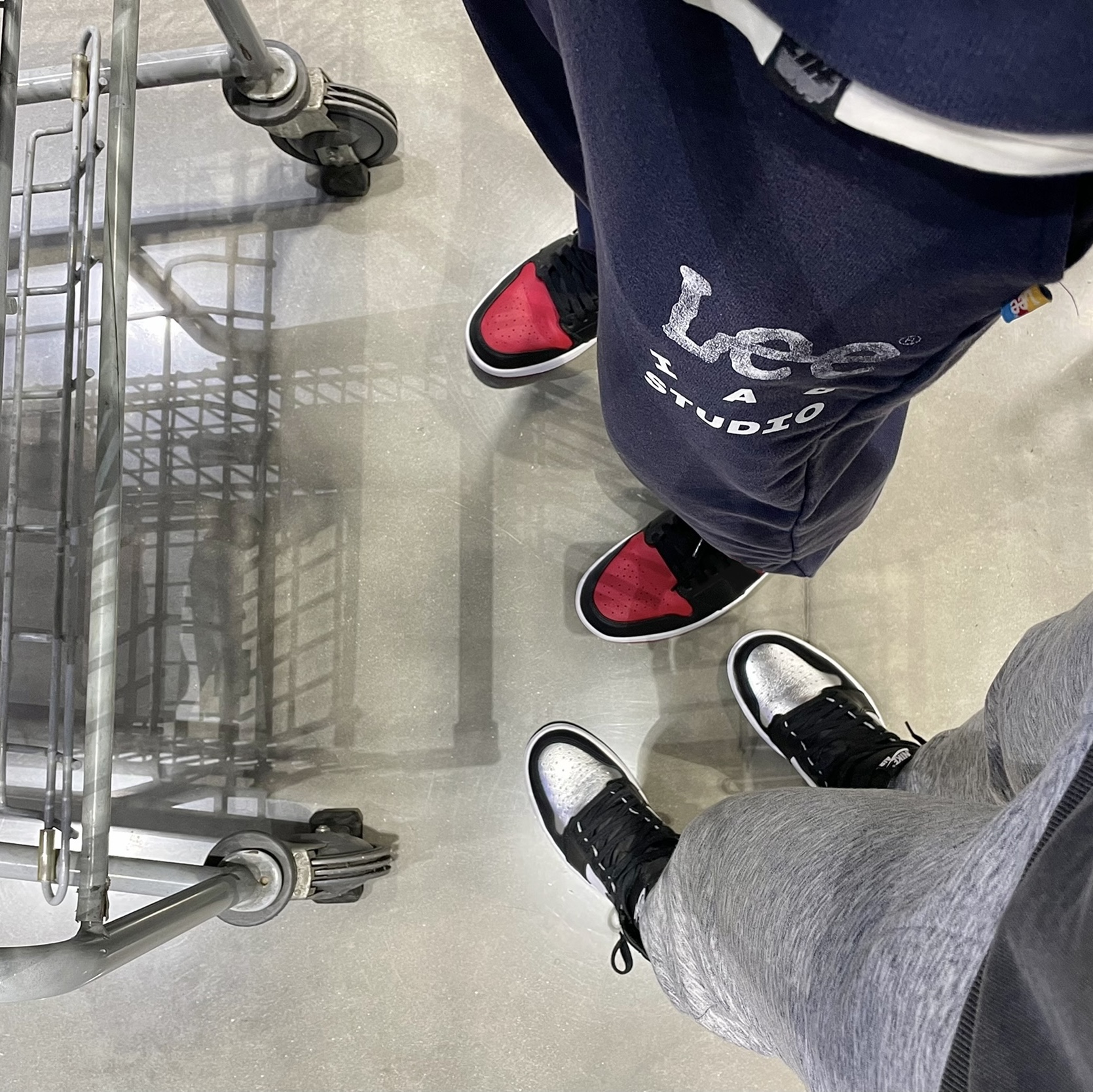 Jordan 1 Mid Bred Banned 2020, (W) Jordan 1 Retro High OG Silver Toe 착용 스타일