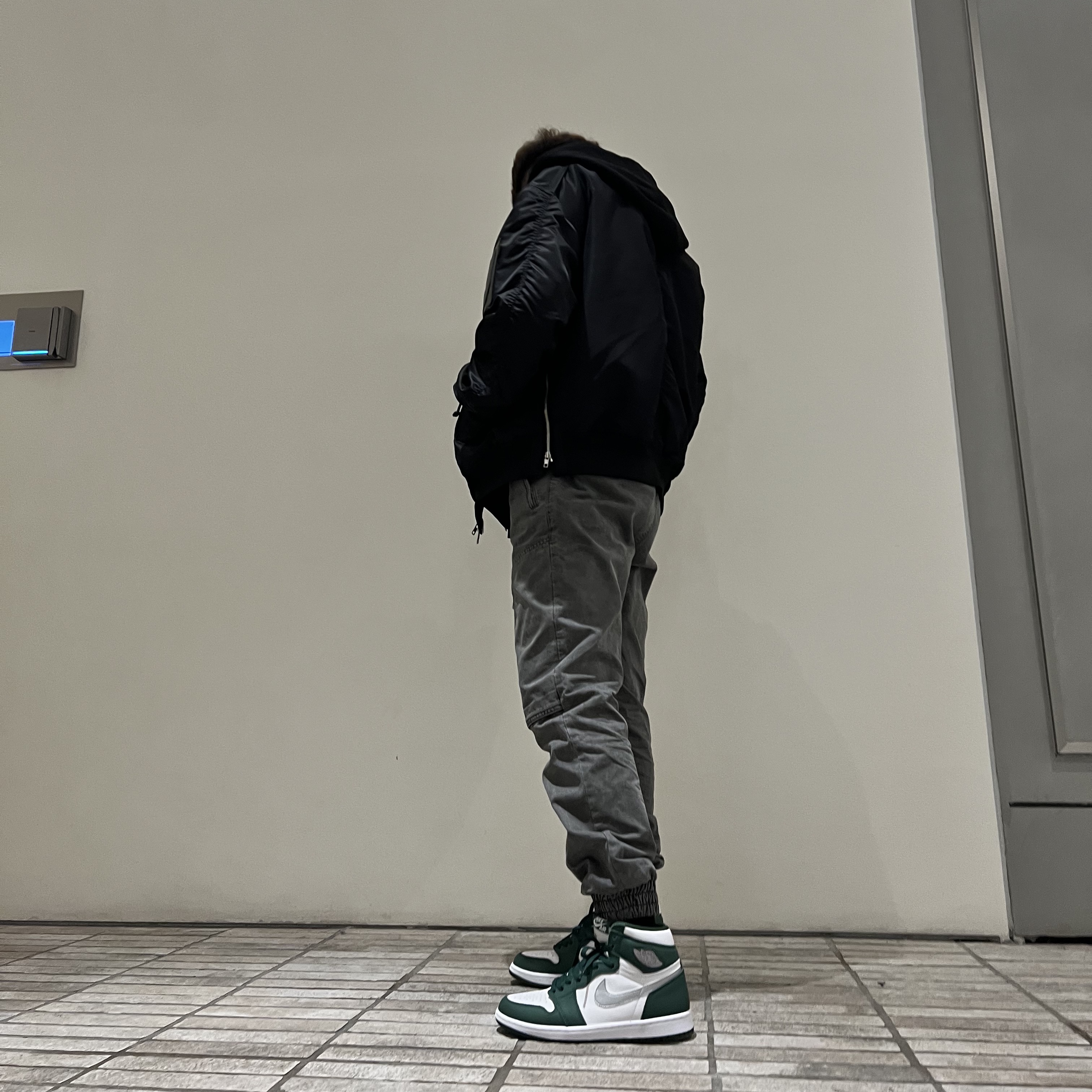 Jordan 1 Retro High OG Gorge Green, Juun.J Detachable Hood MA-1 Jumper Black - 22FW 착용 스타일 - 1