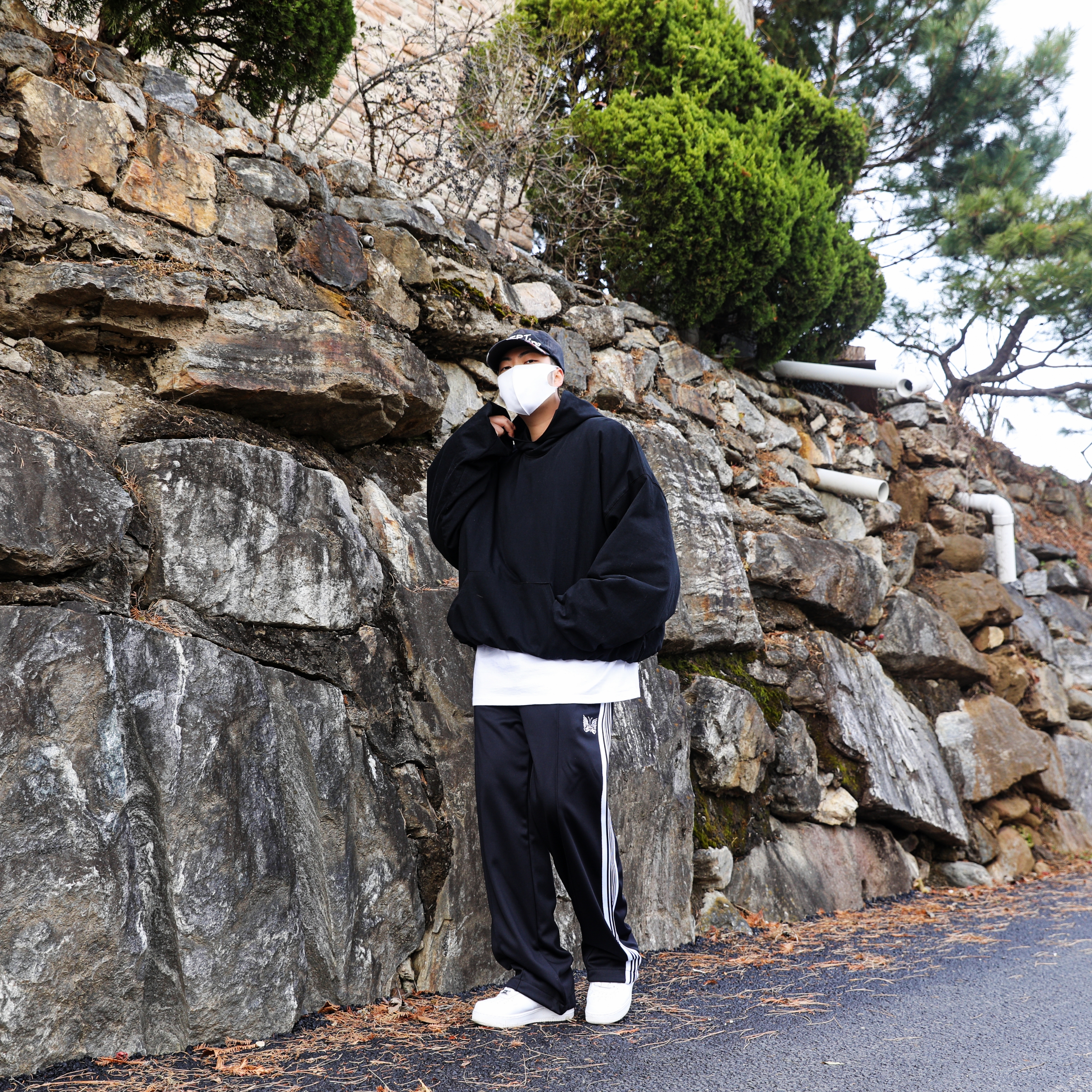 Yeezy Gap Hoodie Black, Needles x END. Blackjack Pants Black Pearl 착용 스타일 - 1