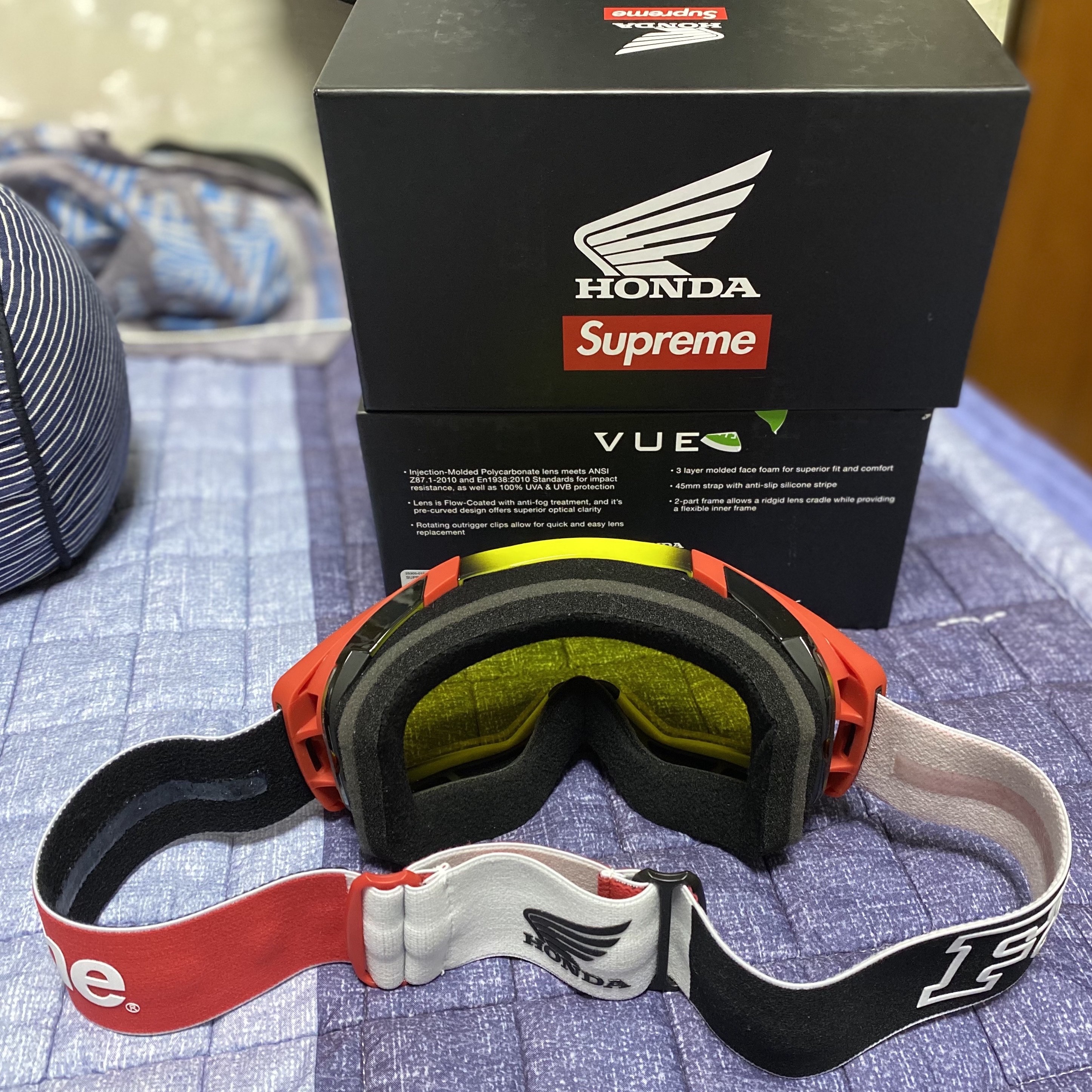 Supreme x Honda x Fox Racing Vue Goggle Red - 19FW 착용 스타일 - 2