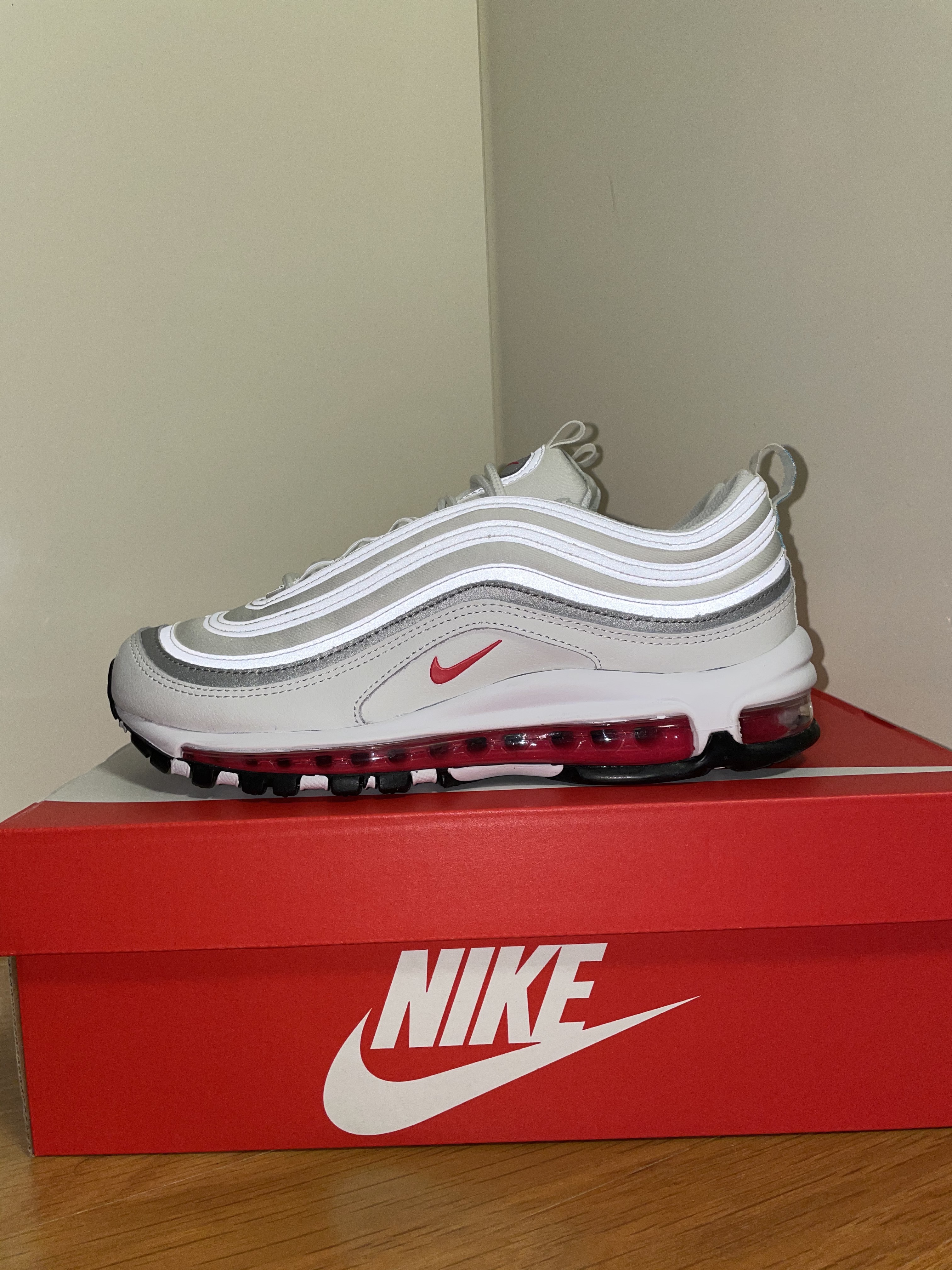 (W) Nike Air Max 97 Summit White Siren Red 착용 스타일 - 2