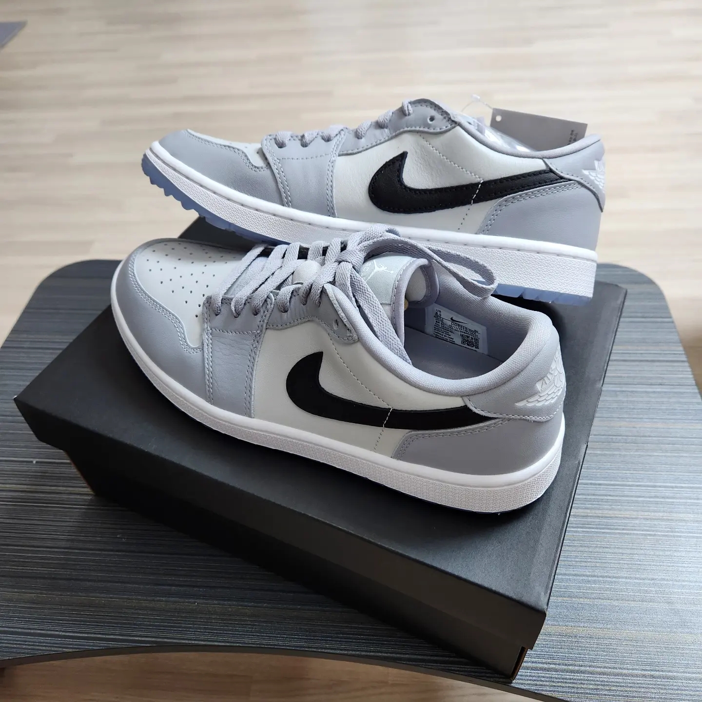 Jordan 1 Retro High OG Chicago 2022, Jordan 1 Low Golf Wolf Grey 착용 스타일 - 2