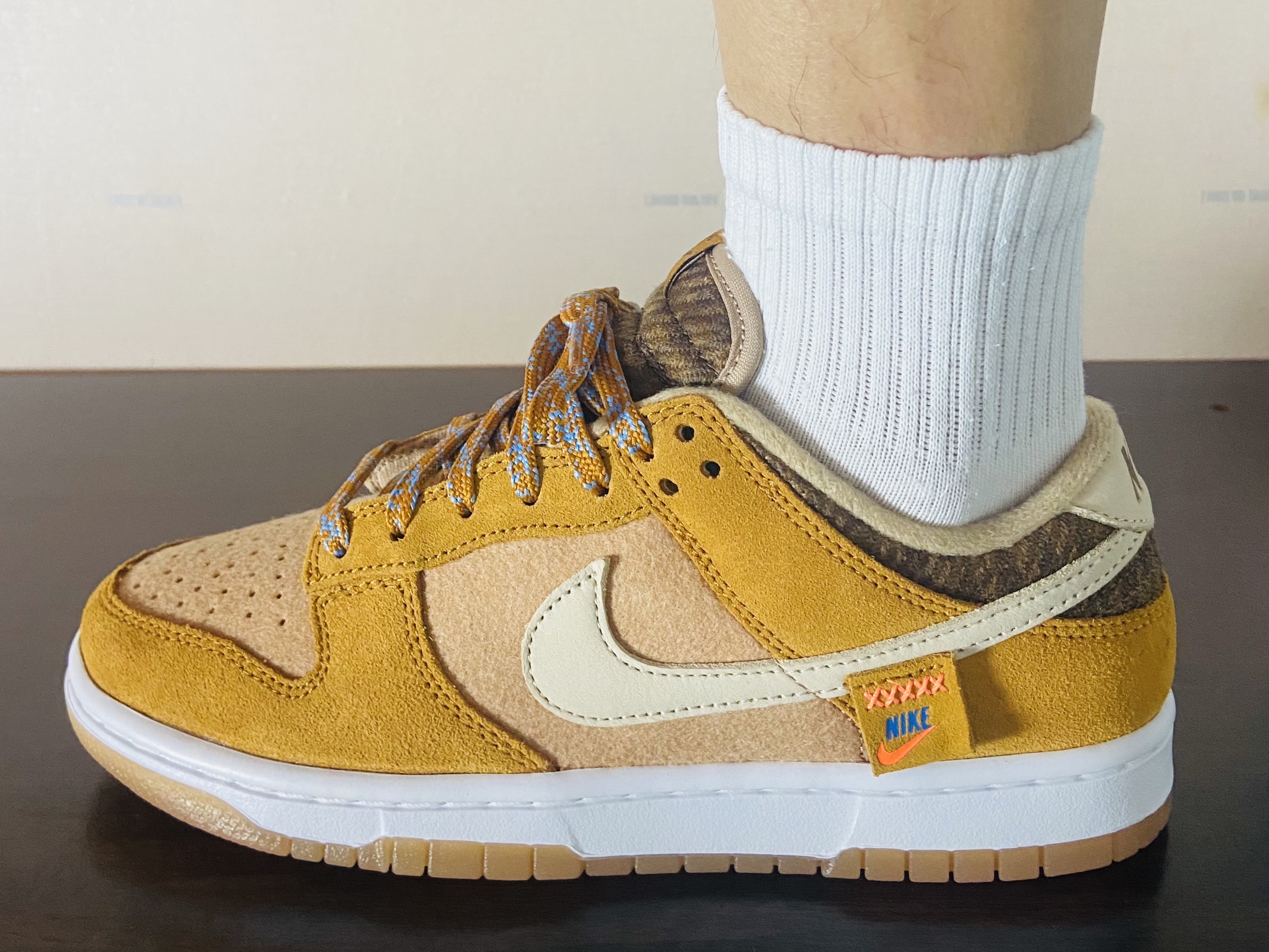 Nike Dunk Low SE Praline Desert Ochre 착용 스타일