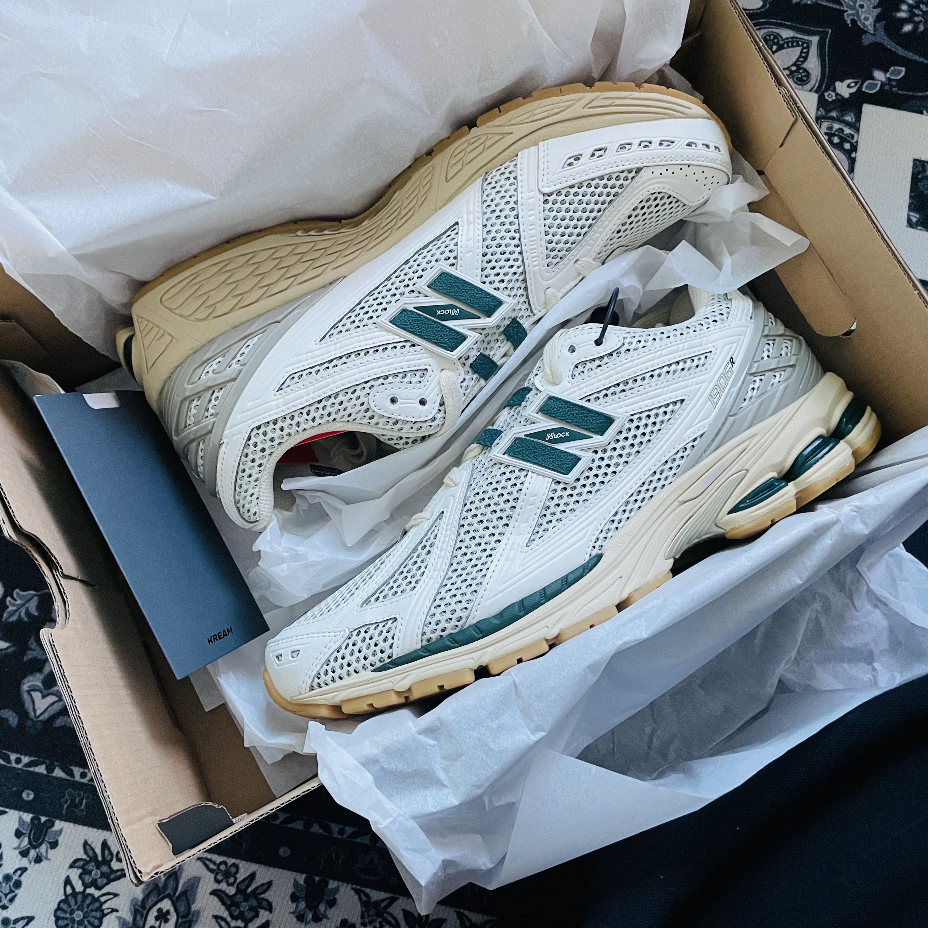 New Balance 1906R Silver Green 착용 스타일