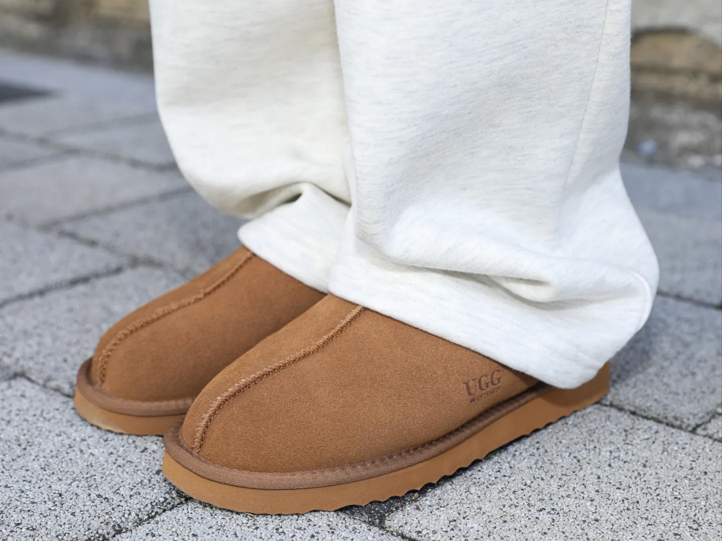 (W) UGG Coquette Slipper Chestnut 착용 스타일 - 1