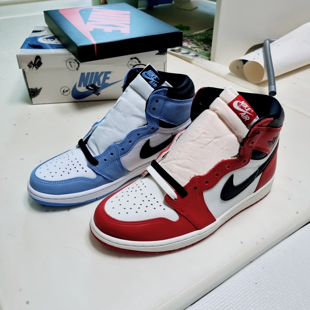 Jordan 1 Retro High OG Chicago 2022, Jordan 1 x Travis Scott x Fragment Retro Low OG SP Military Blue 착용 스타일 - 2