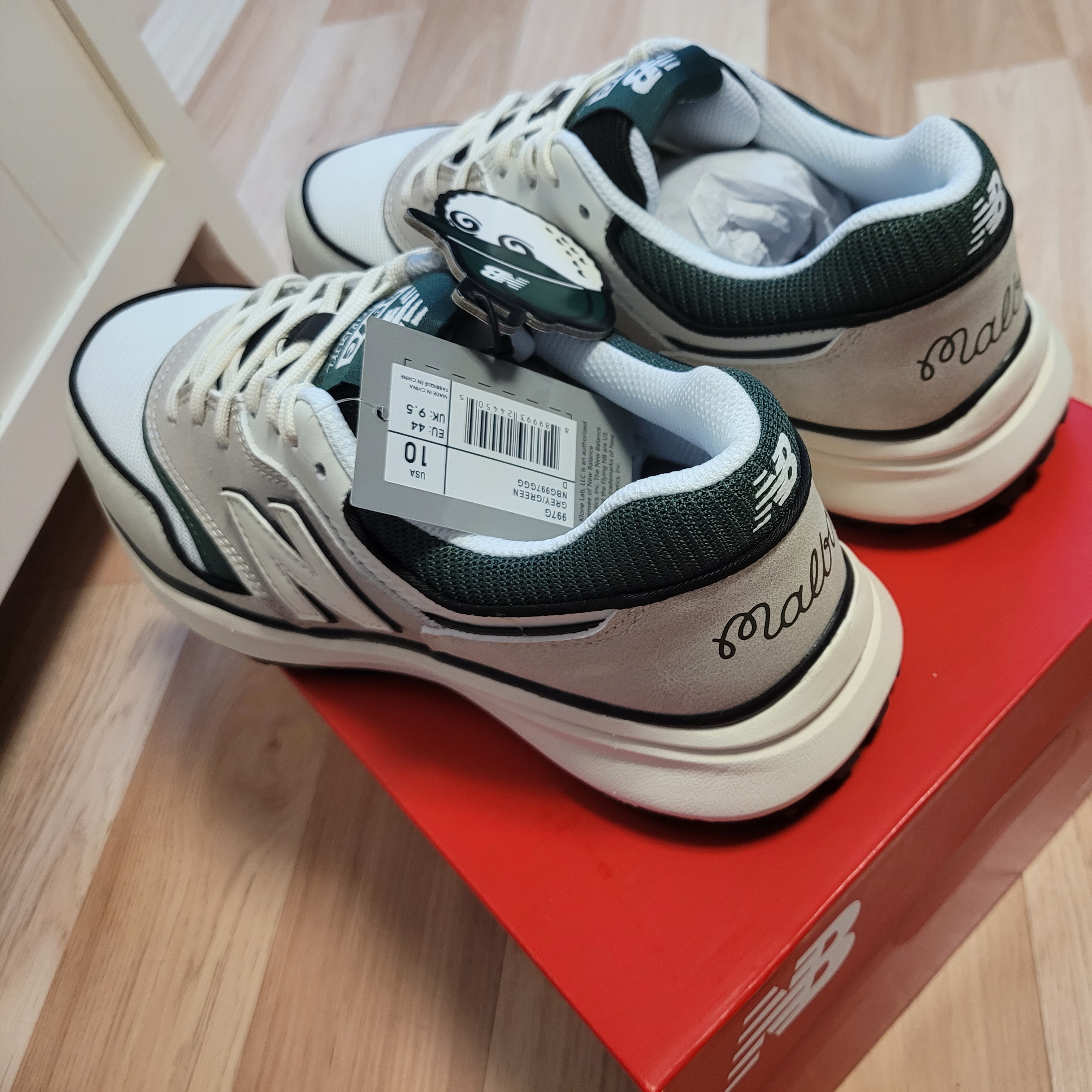 New Balance x Malbon 997 Golf Grey Green 착용 스타일 - 3