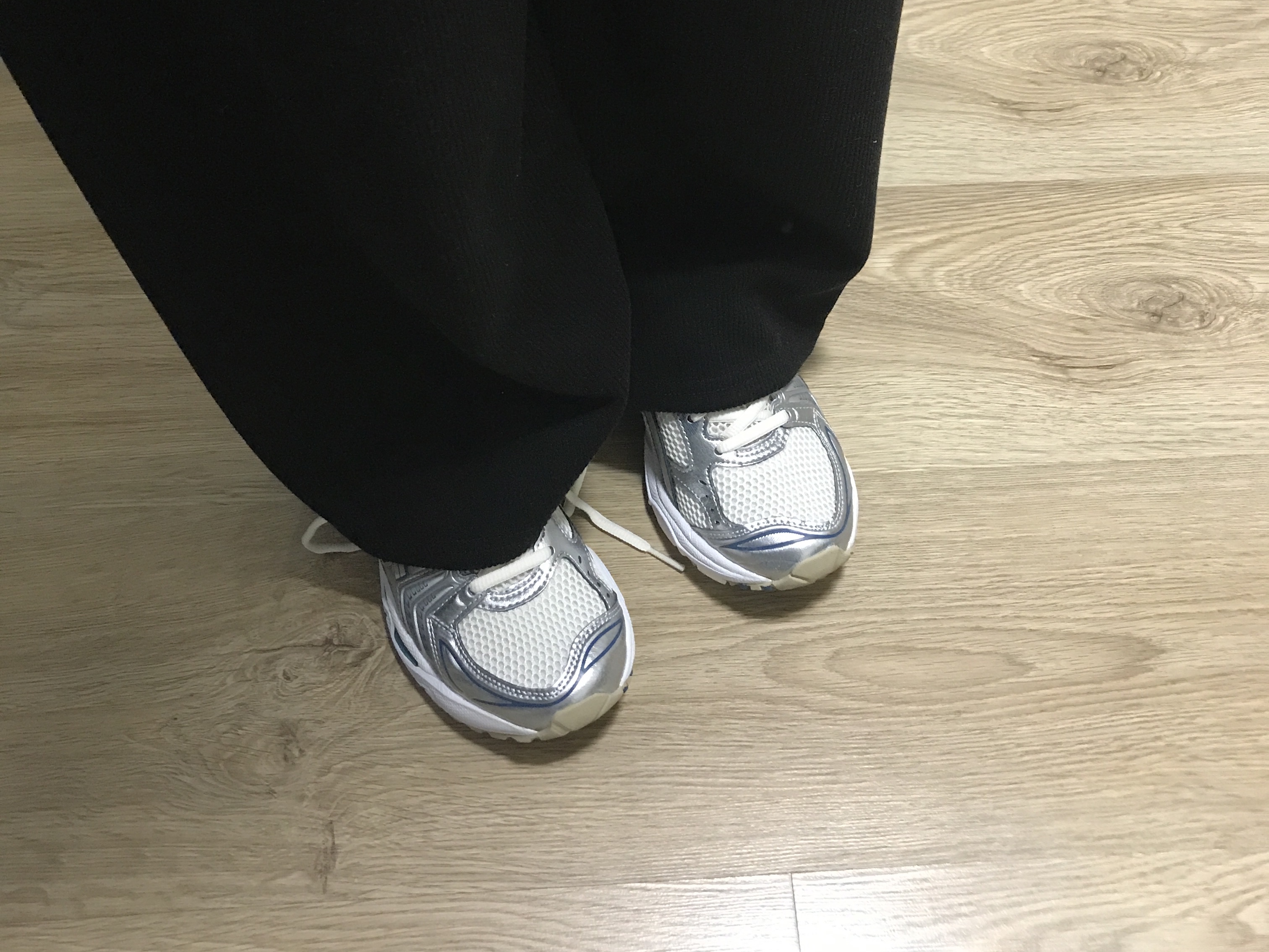 Asics Gel-Kayano 14 Cream Pure Silver 착용 스타일
