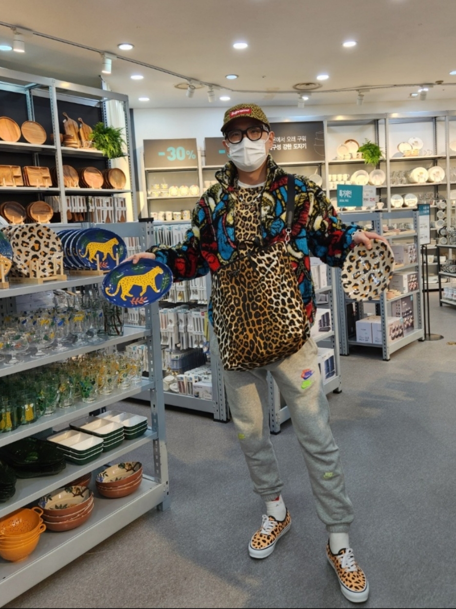 Vans Vault x Wacko Maria OG Authentic LX Leopard Orange, Supreme x Barbour Waxed Cotton Camp Cap Leopard - 20SS 착용 스타일 - 2