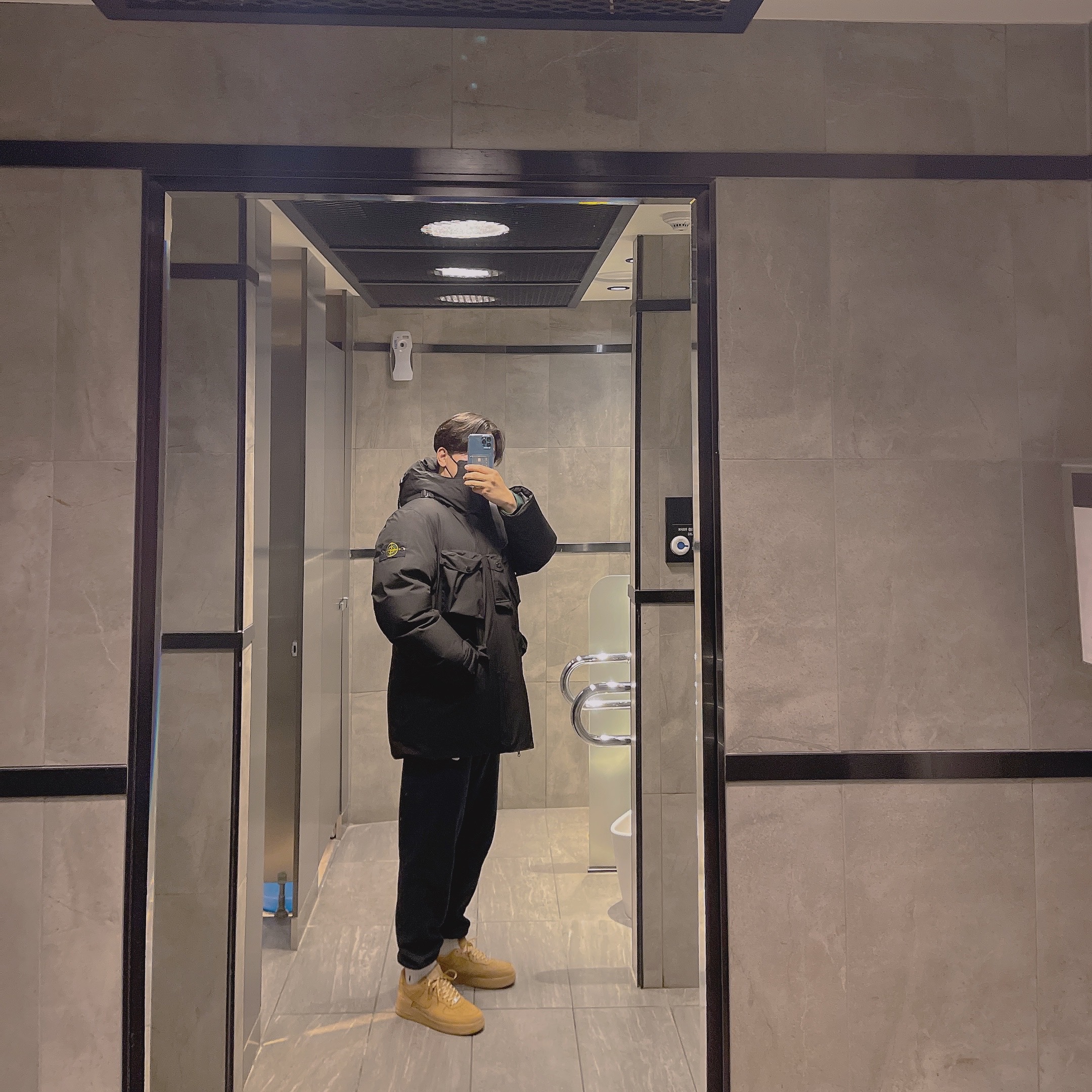 Stone Island 40330 Ripstop Gore-Tex Con Paclite Down Jacket Black - 21FW, Nike x Supreme Air Force 1 Low Flax 착용 스타일 - 2