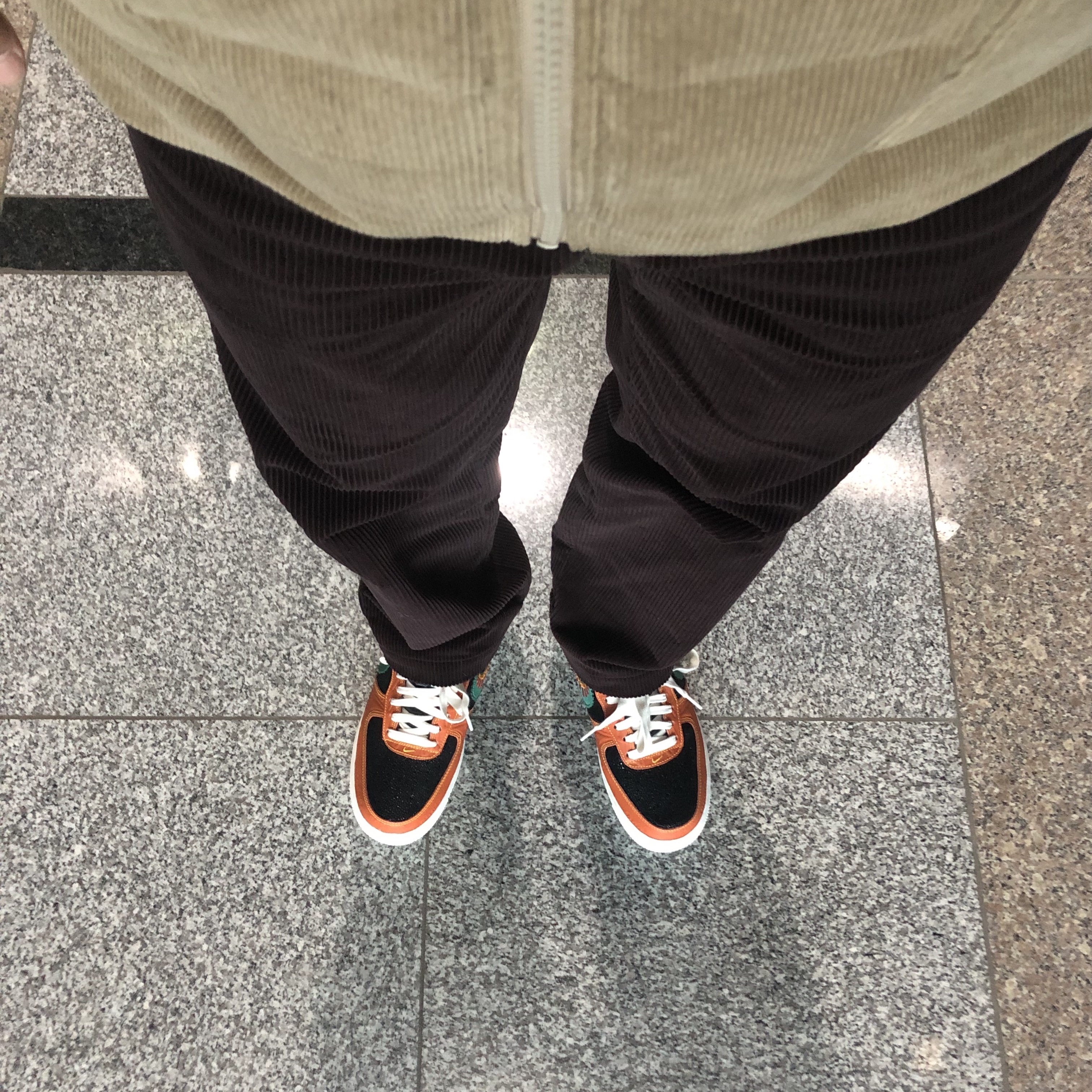 Nike Air Force 1 '07 LX Siempre Familia 착용 스타일 - 1