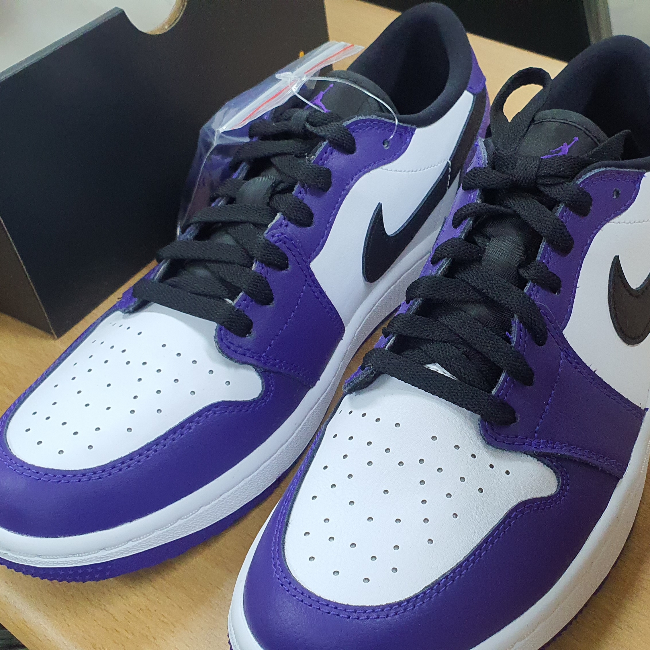 Jordan 1 Low Golf Court Purple 착용 스타일 - 2