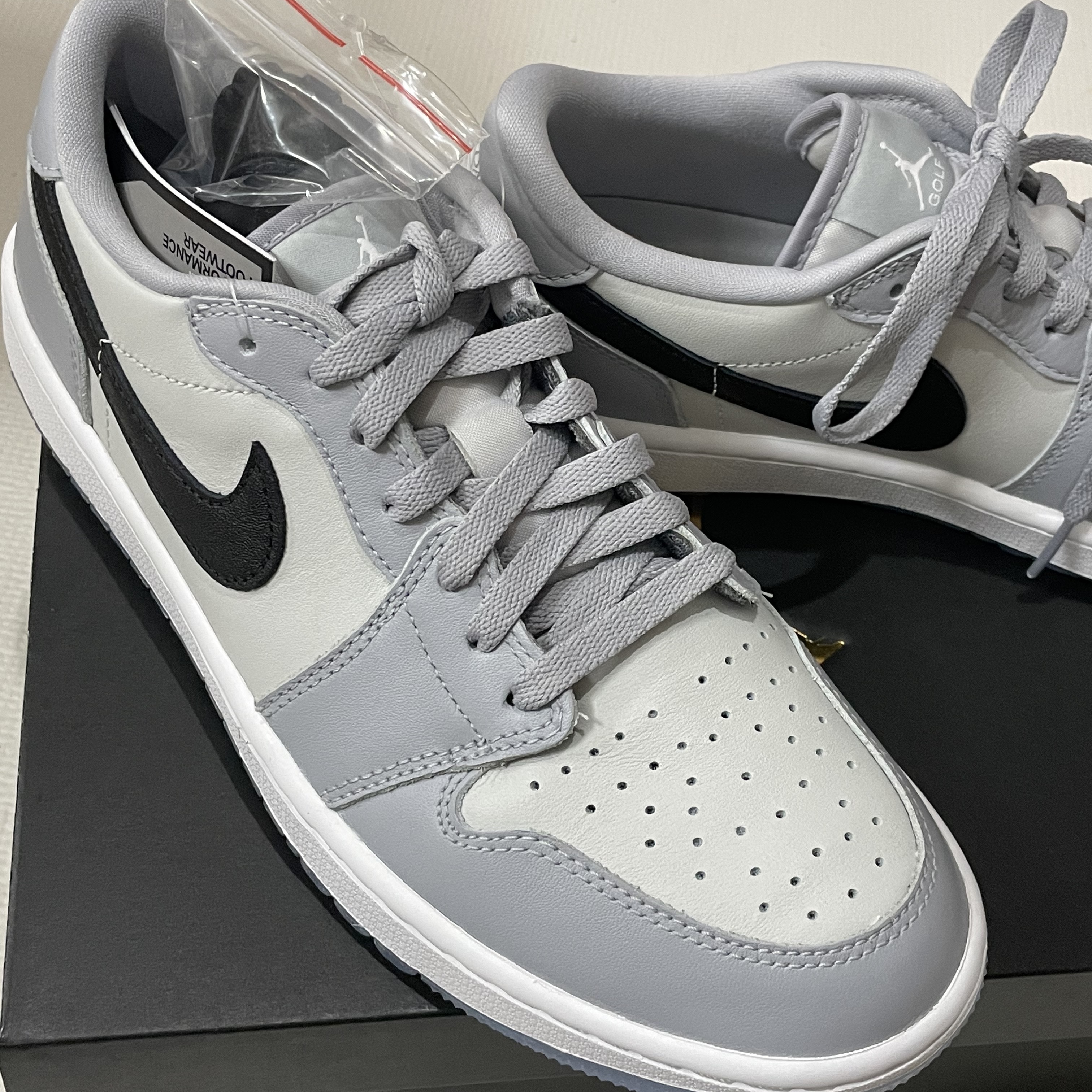 Jordan 1 Low Golf Wolf Grey 착용 스타일 - 1