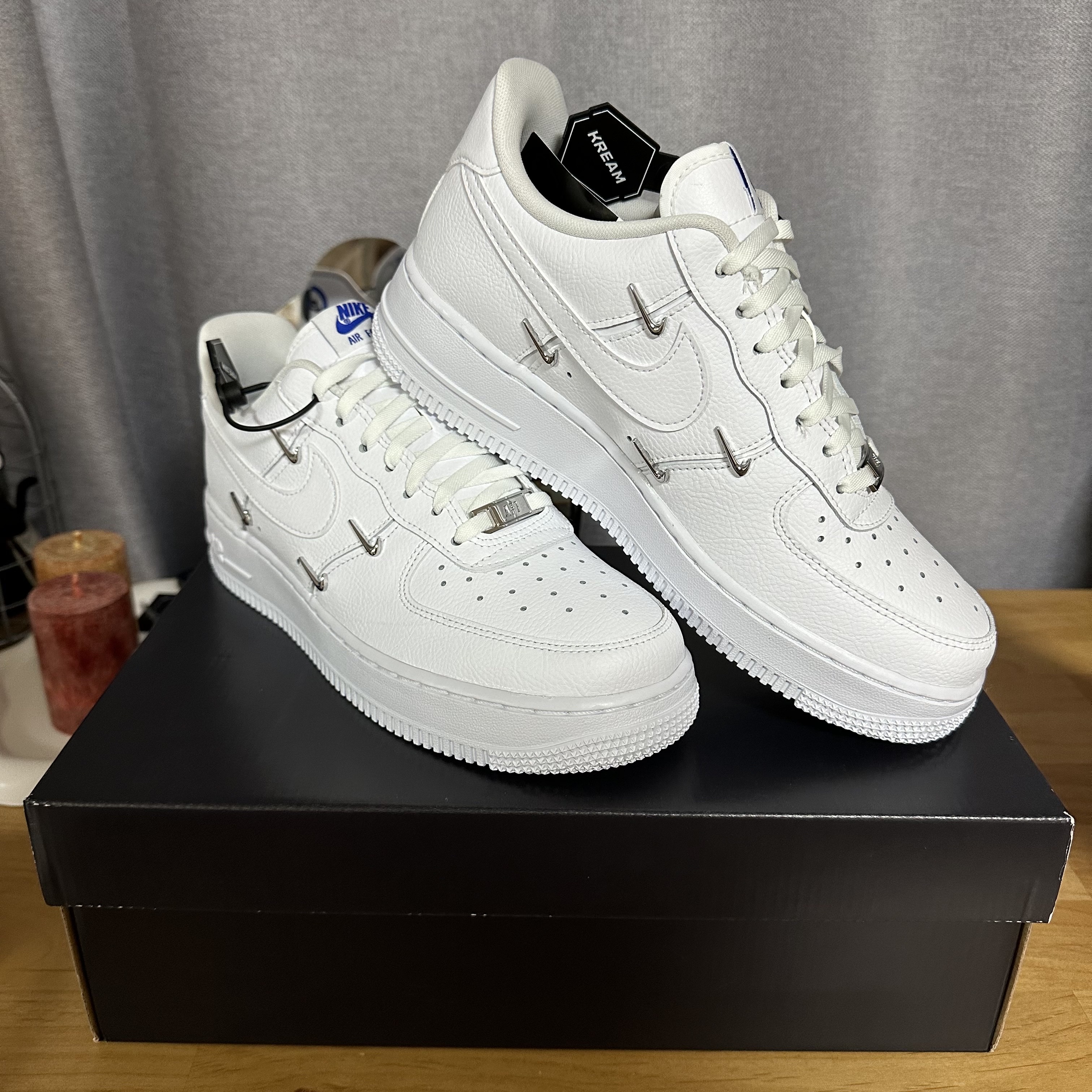 (W) Nike Air Force 1 Low '07 LX Chrome Luxe 착용 스타일 - 2