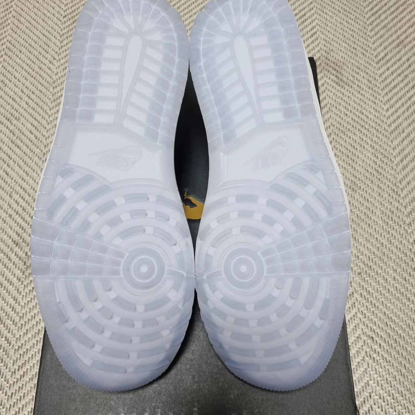 Jordan 1 Low Golf Wolf Grey 착용 스타일 - 5