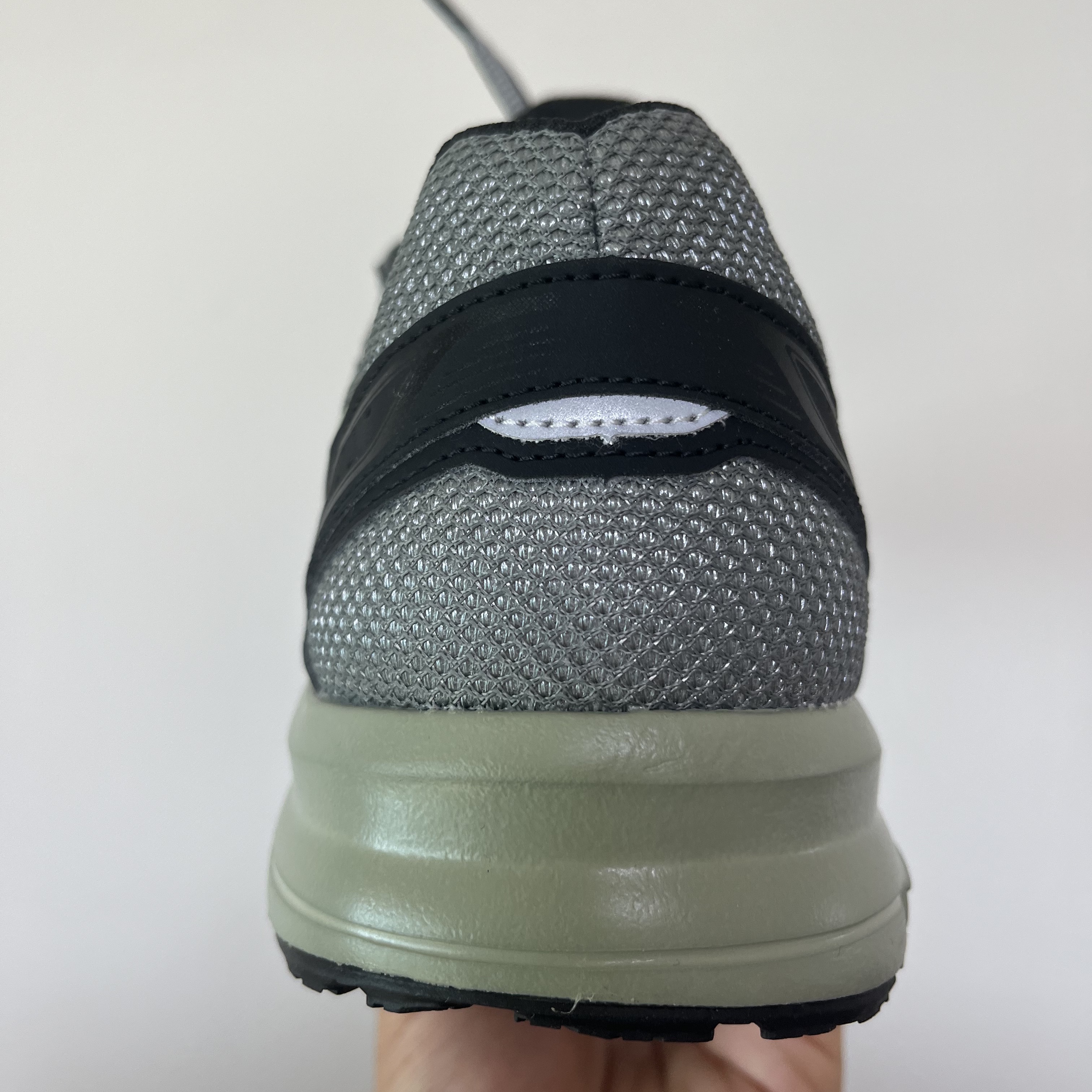Asics Jog 100 S Sheet Rock - 2E Wide 착용 스타일 - 3