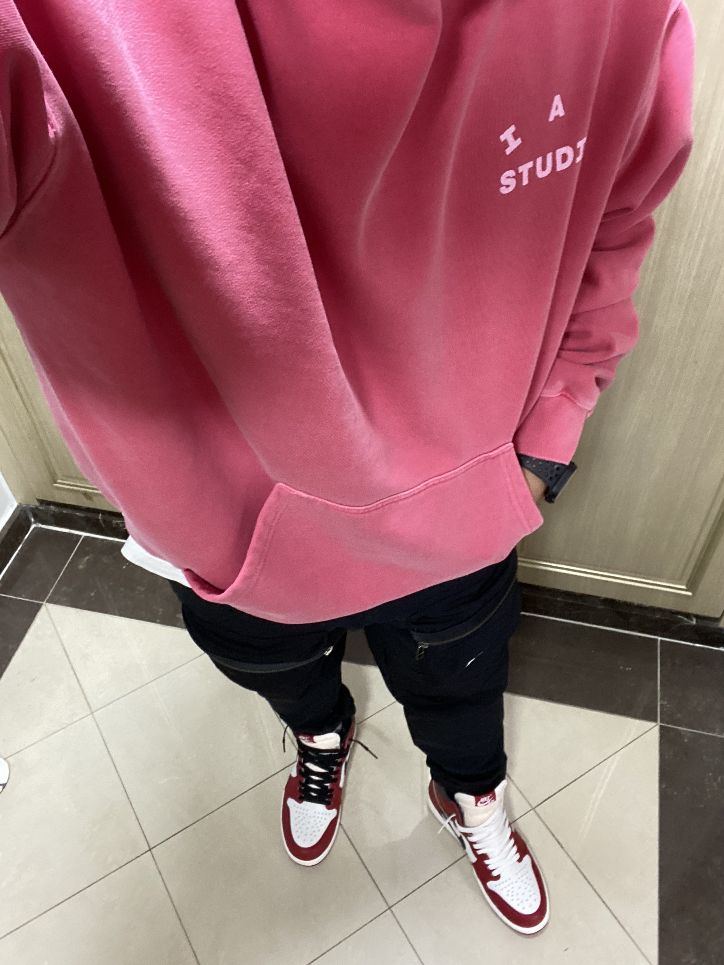Jordan 1 Retro High OG Chicago 2022, IAB Studio Pigment Hoodie & Sack Coral 착용 스타일