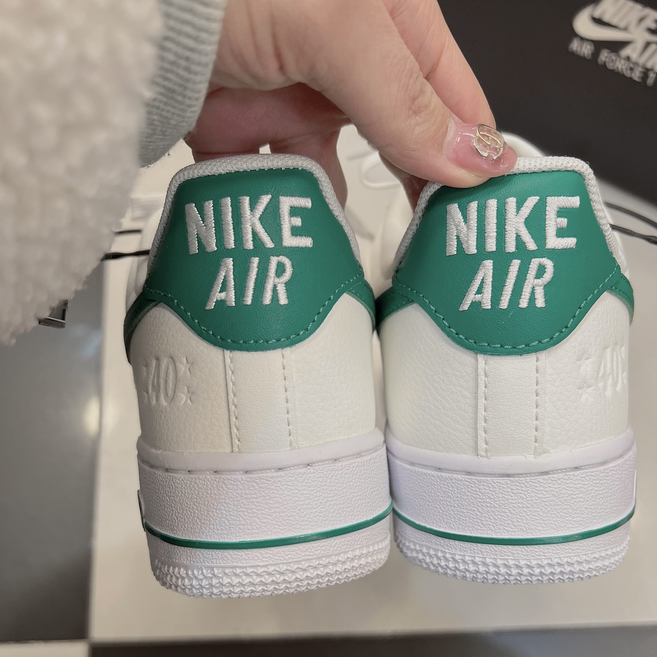 (W) Nike Air Force 1 '07 SE 40th Anniversary Join Forces Sail Malachite, Nike Air Force 1 '07 LV8 40th Anniversary Join Forces Sail Malachite 착용 스타일 - 2