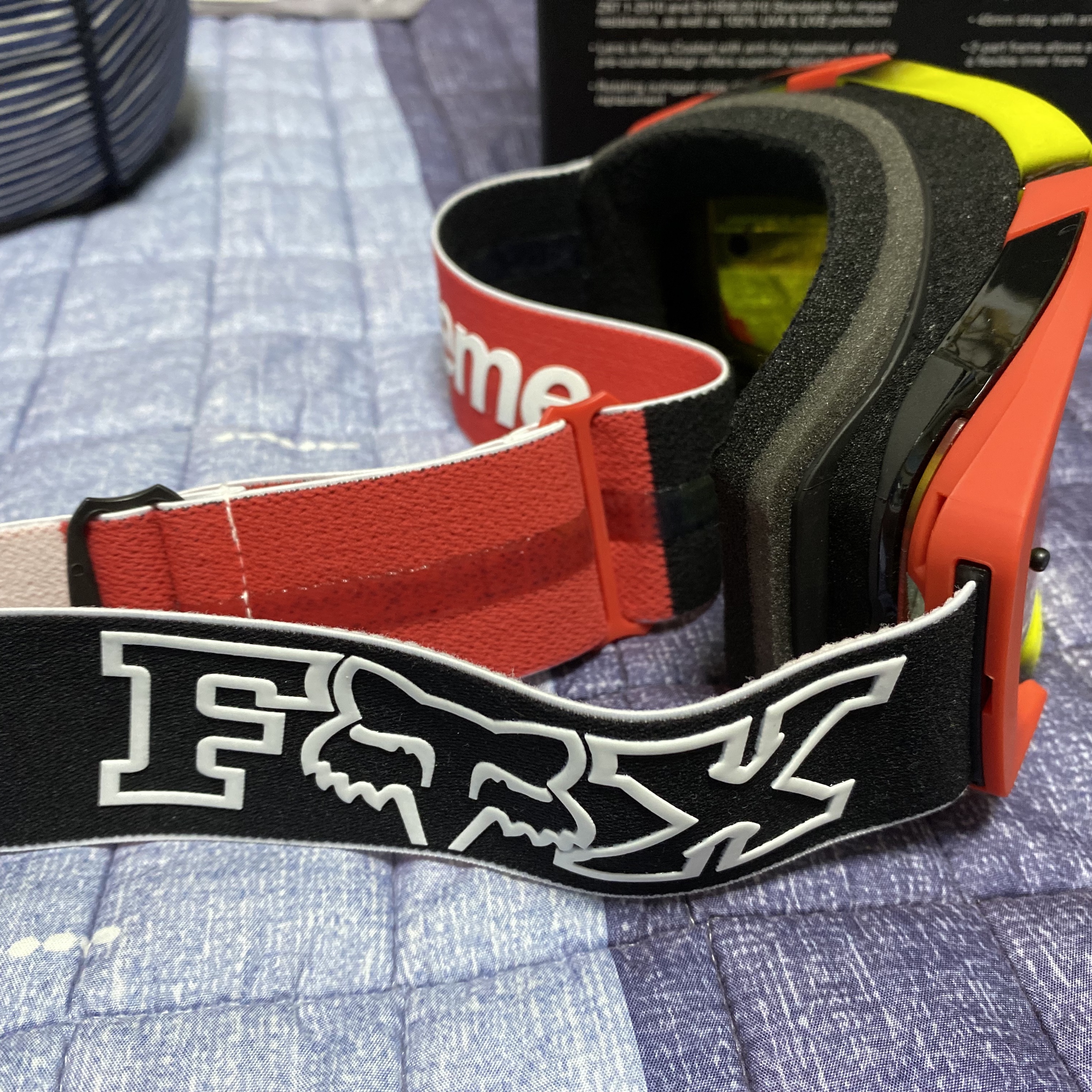 Supreme x Honda x Fox Racing Vue Goggle Red - 19FW 착용 스타일 - 4