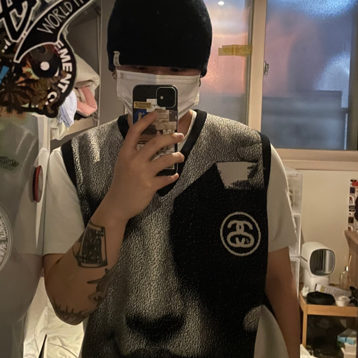 Stussy Photo Jacquard Vest Black 착용 스타일